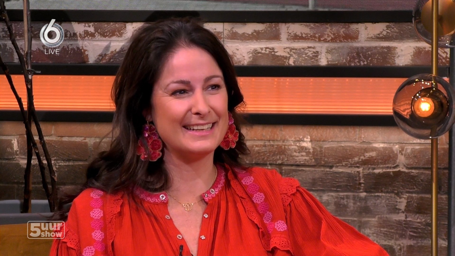 Máxima draagt de oorbellen van Michelle de Hoogh