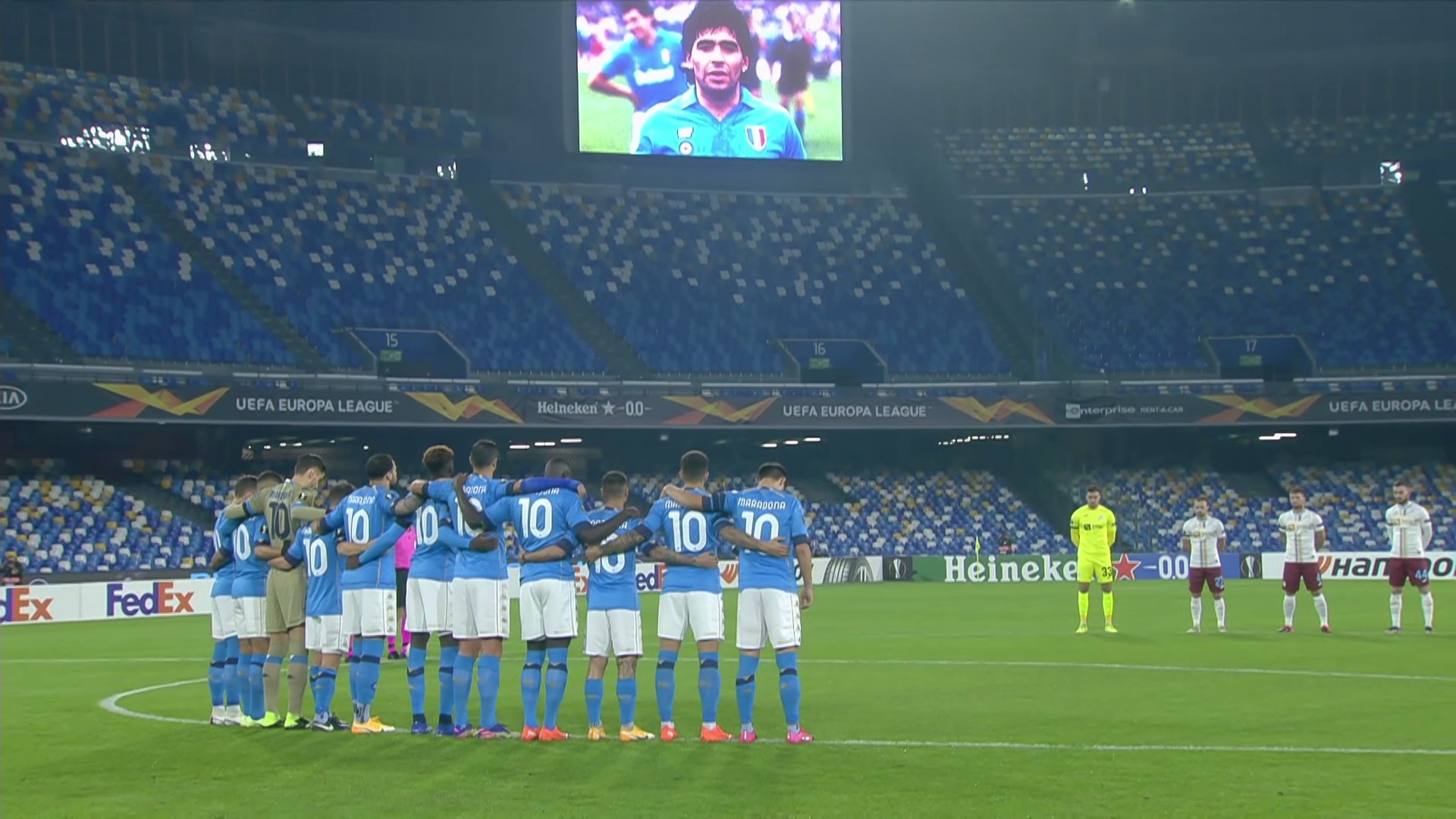 Napoli brengt een eerbetoon aan Maradonna
