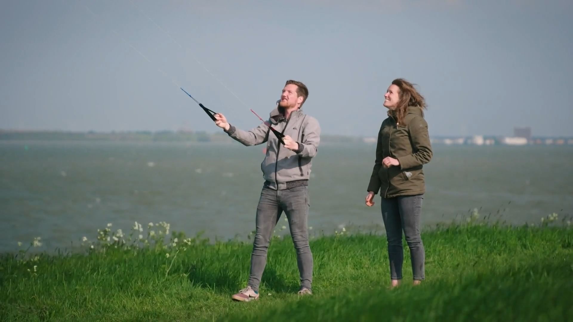 Een heerlijk middagje vliegeren voor Jony en Jimmy