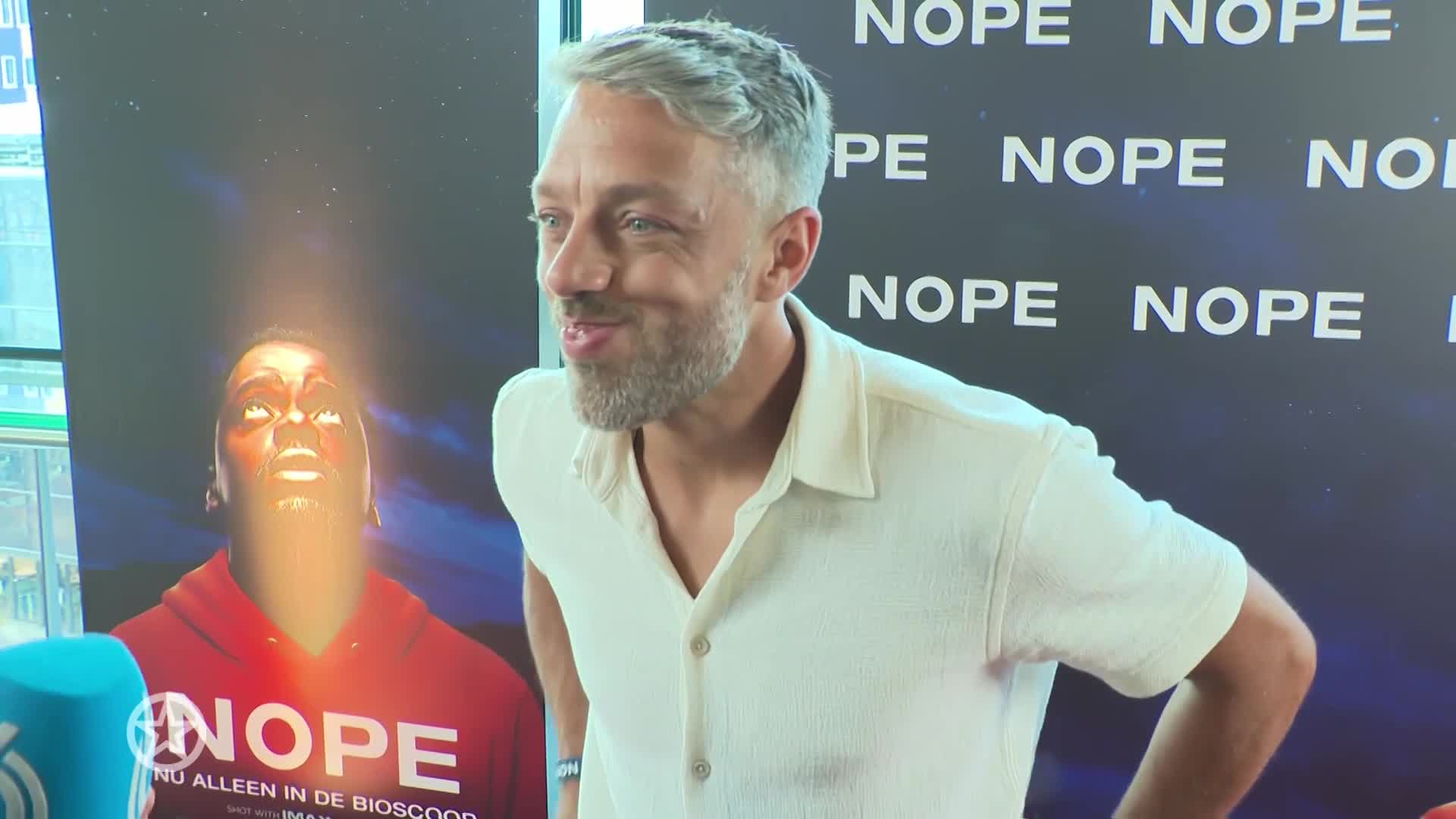 Thom op première Nope