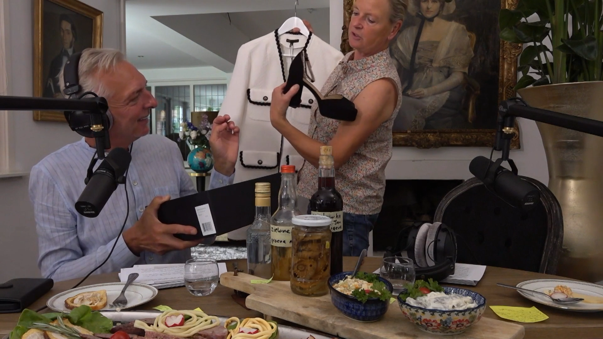 Dít zijn de spectaculaire outfits van Martien &amp; Erica voor de bruiloft van Maxime &amp; Leroy!