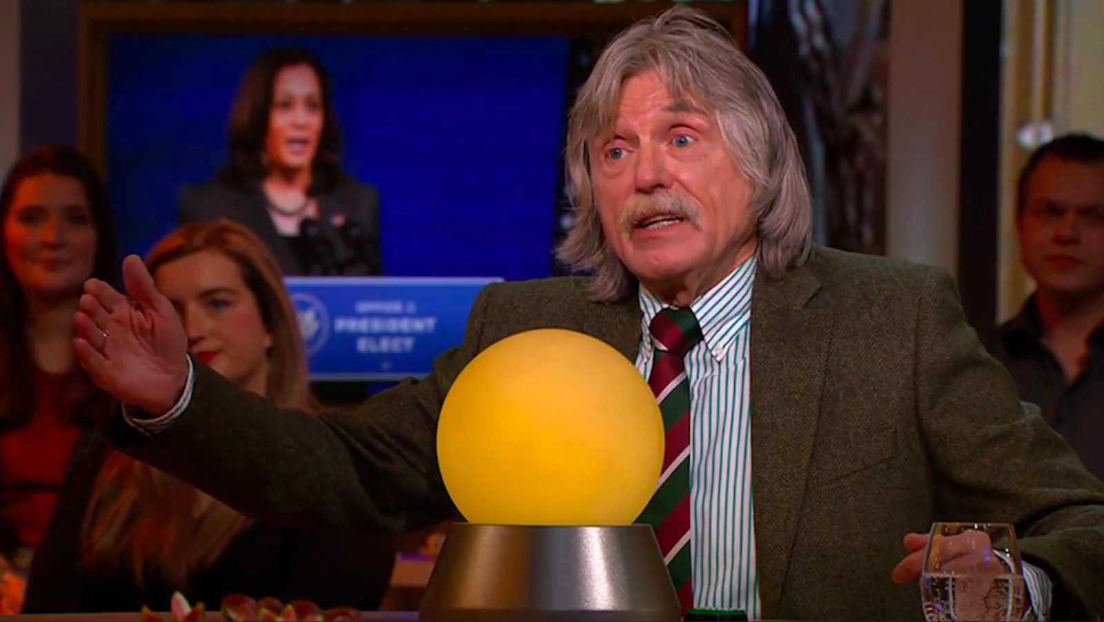 Johan over Trump: 'Blij dat die patjepeeër opsodemietert!'