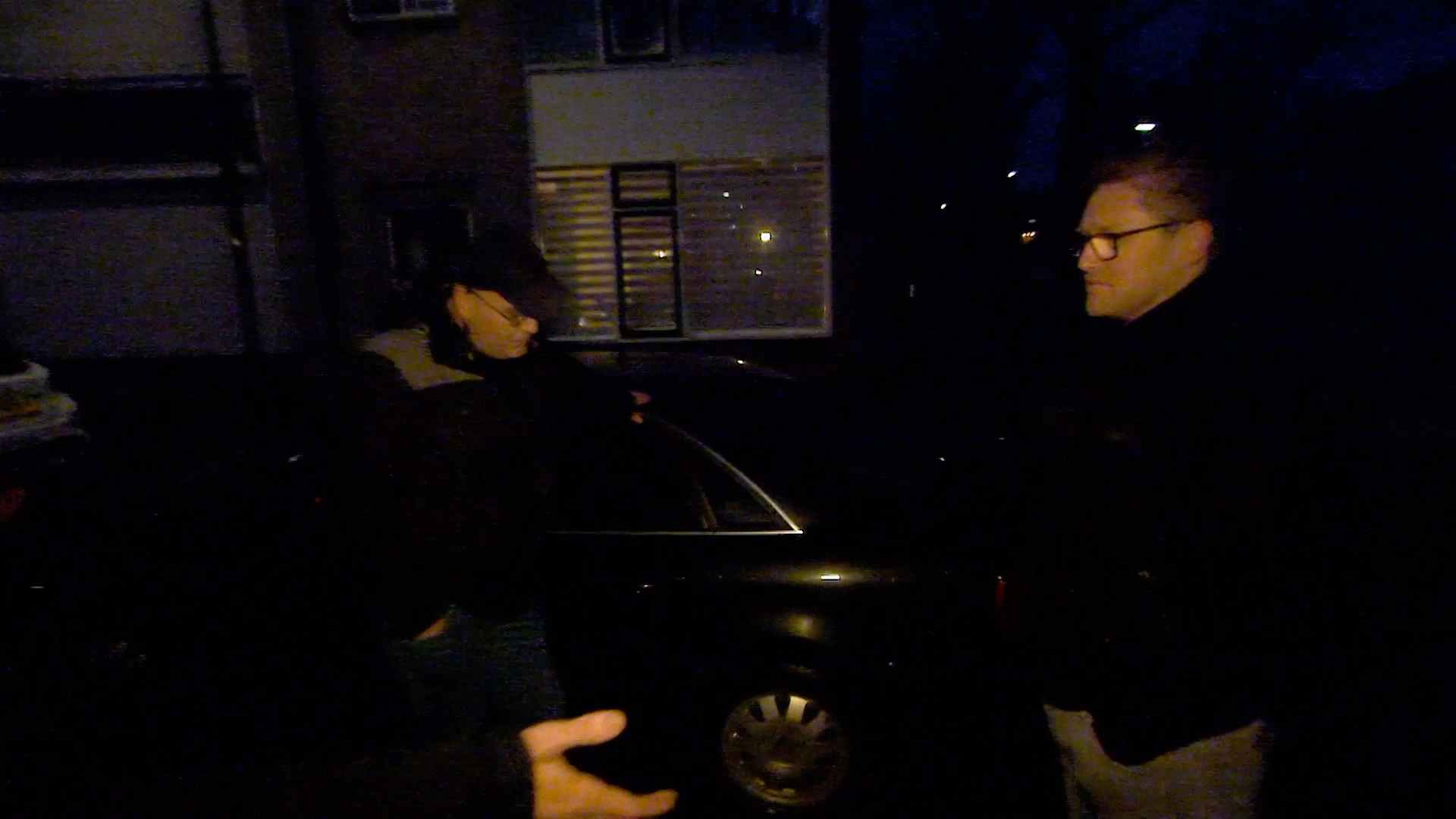 MEGA oplichter ontkent eigen identiteit en maakt jarenlang slachtoffers