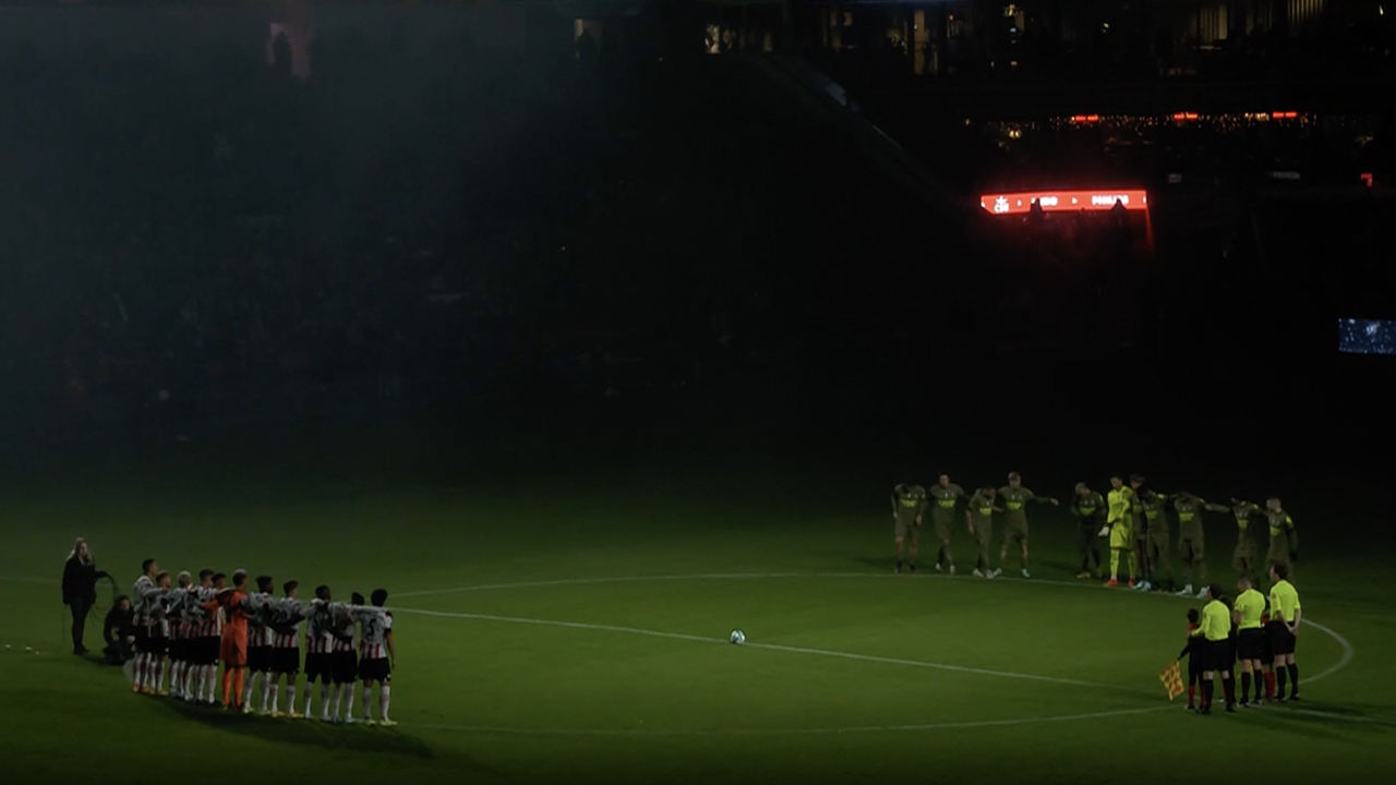 Minuut stilte in het Philips Stadion voor Braziliaanse voetballegende Pelé