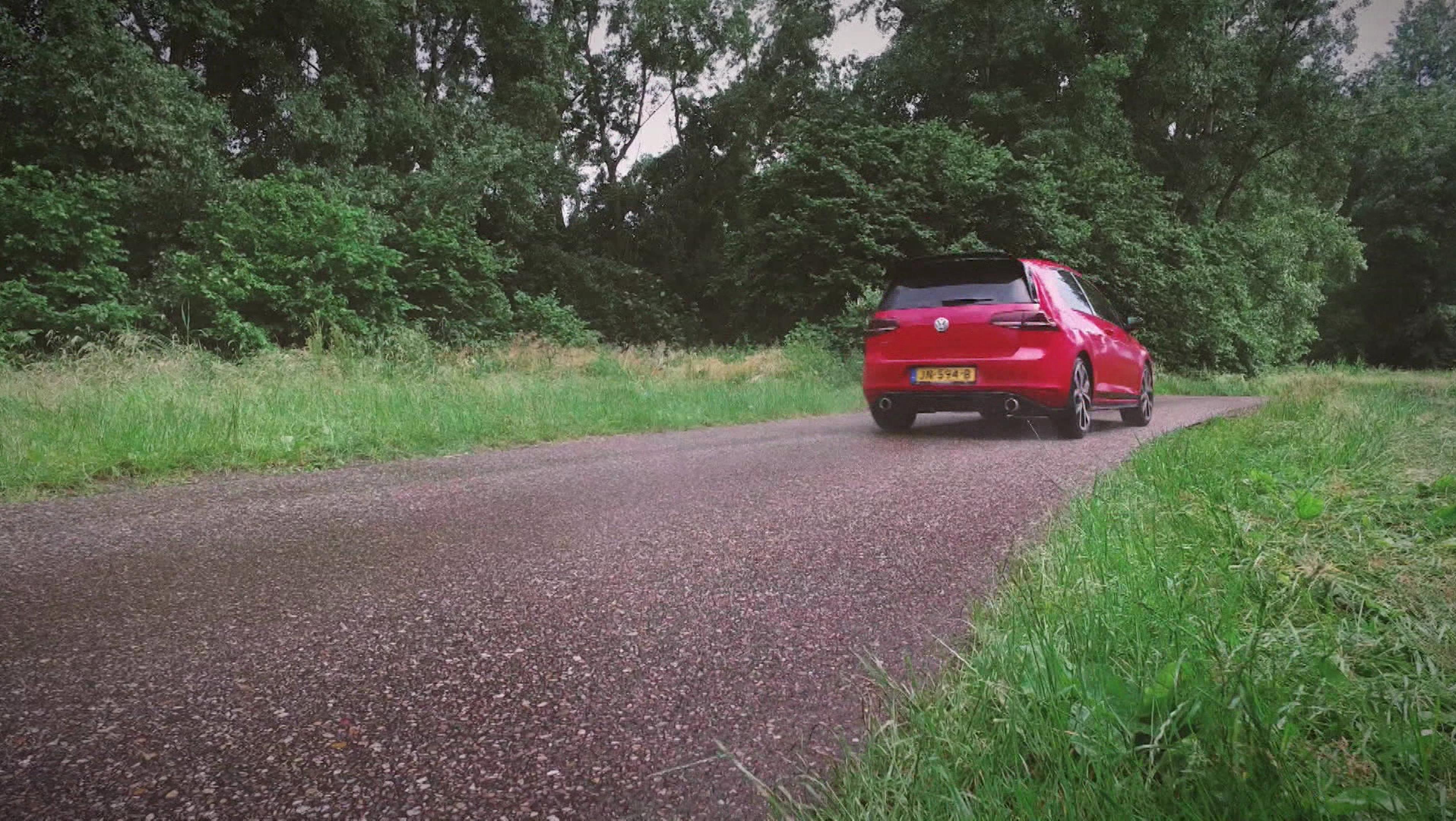 Honda Civic Type R vs Volkswagen Golf Clubsport