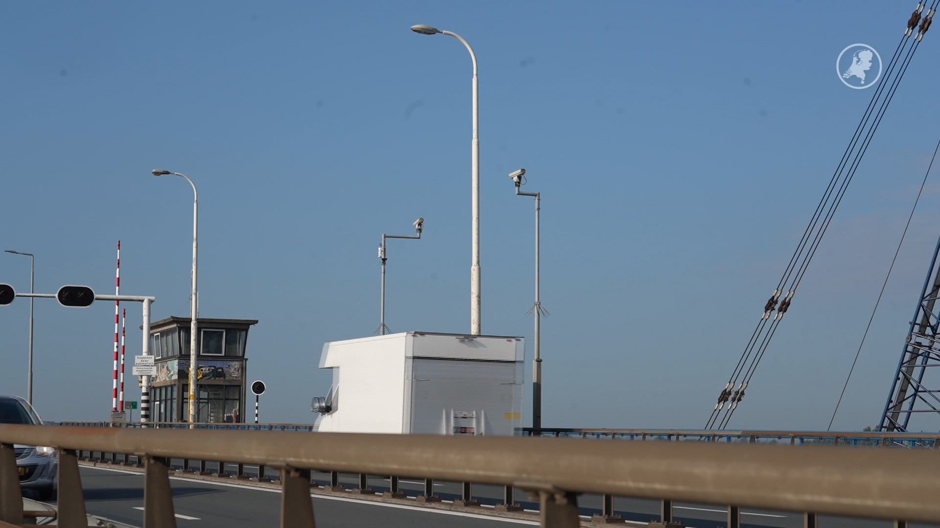 Eerste camera geplaats op Merwedebrug om vrachtverbod te handhaven