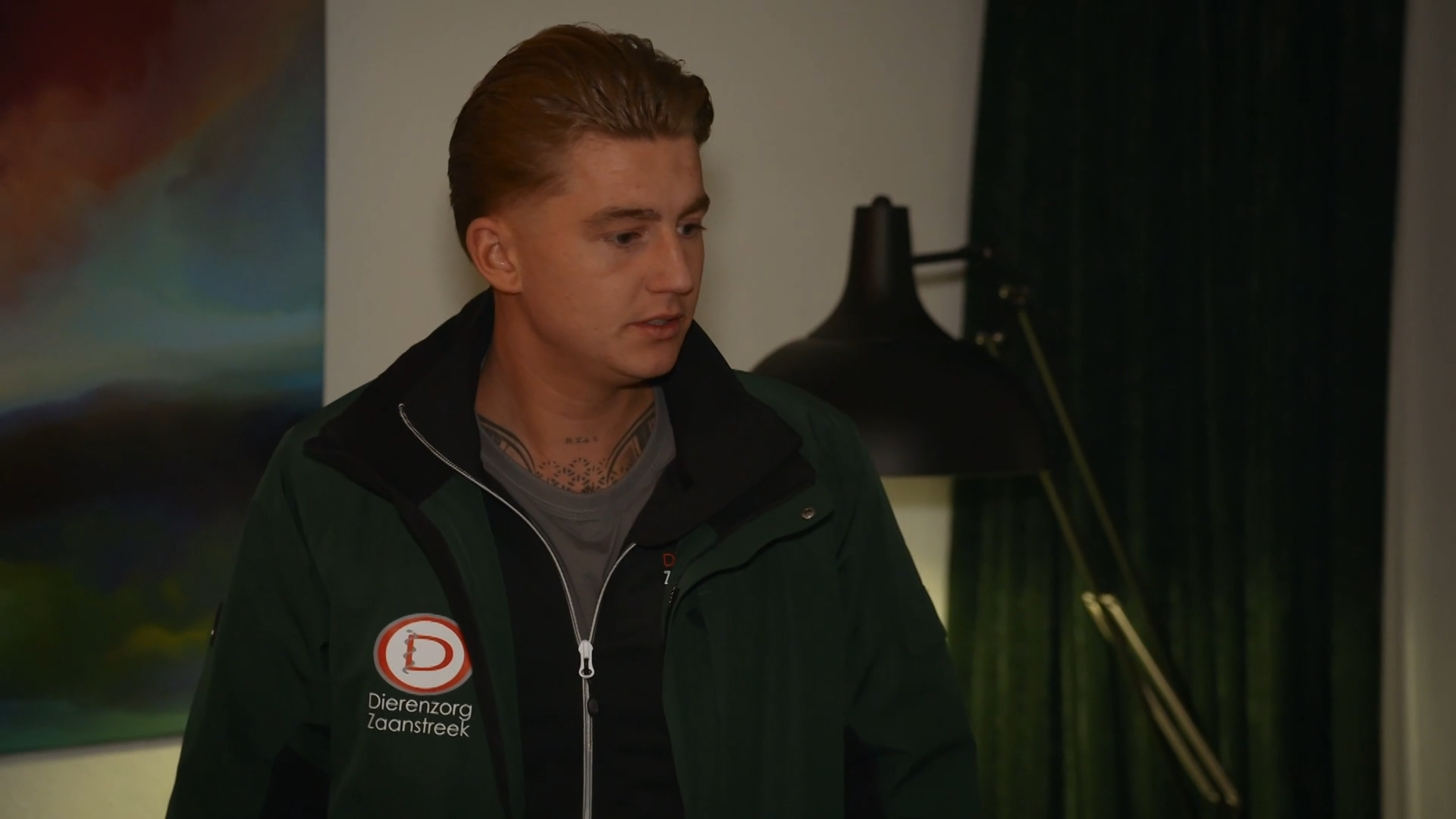 Slang onder kast zorgt voor paniek bij Mart!