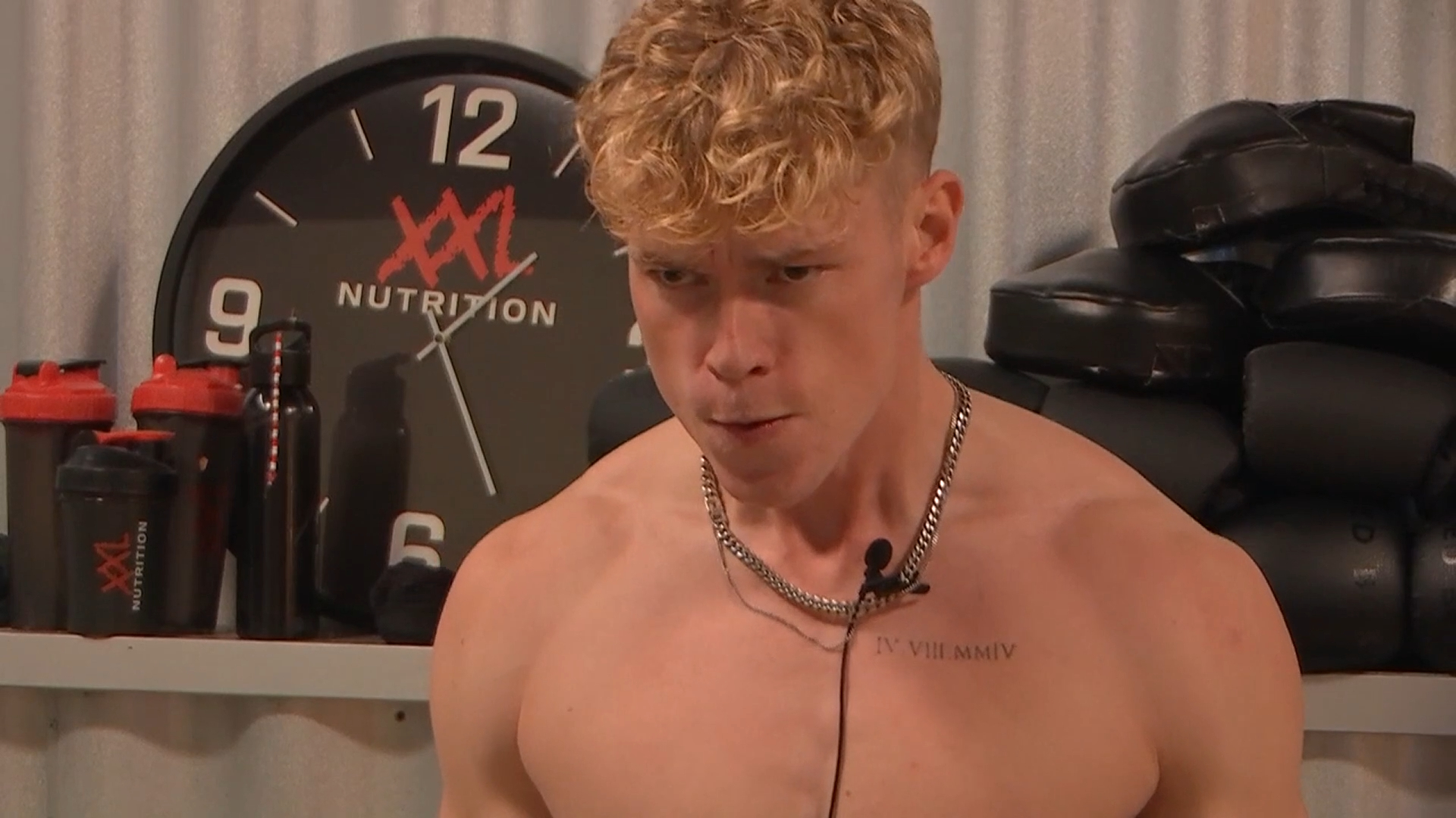 De Bondgenoten: Floris krijgt kramp tijdens het sporten...