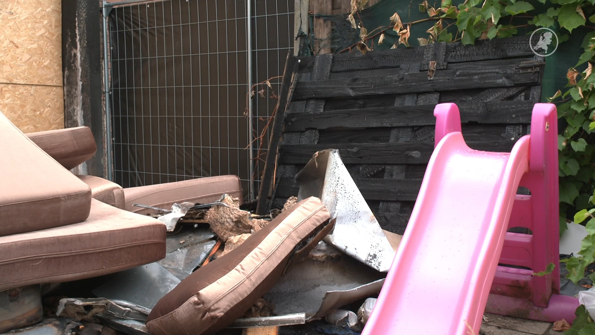 Julie woont amper één dag in haar nieuwe huis als brand alles verwoest