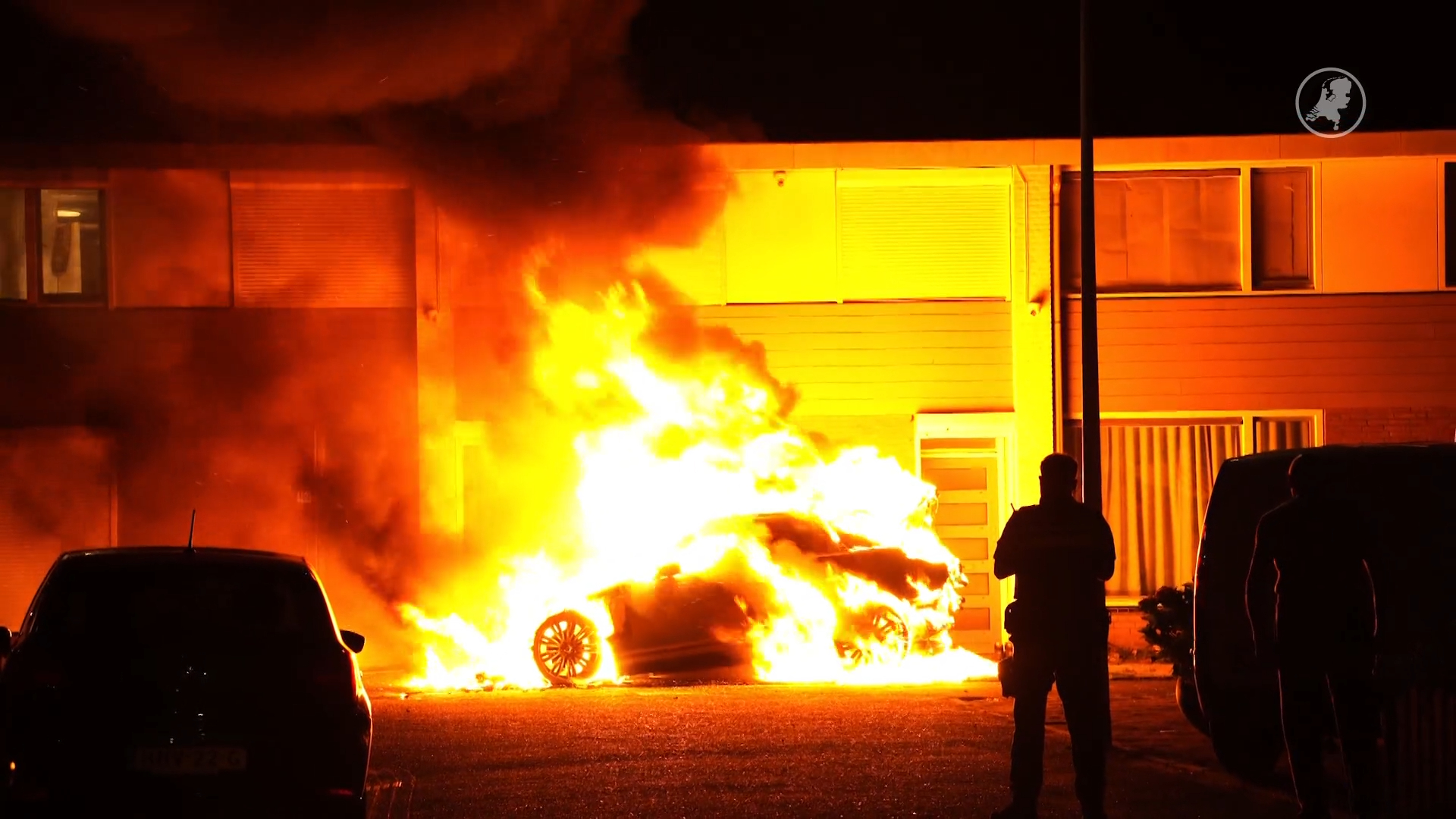 Tweede verdachte autobrand in een half jaar bij woning in Oss