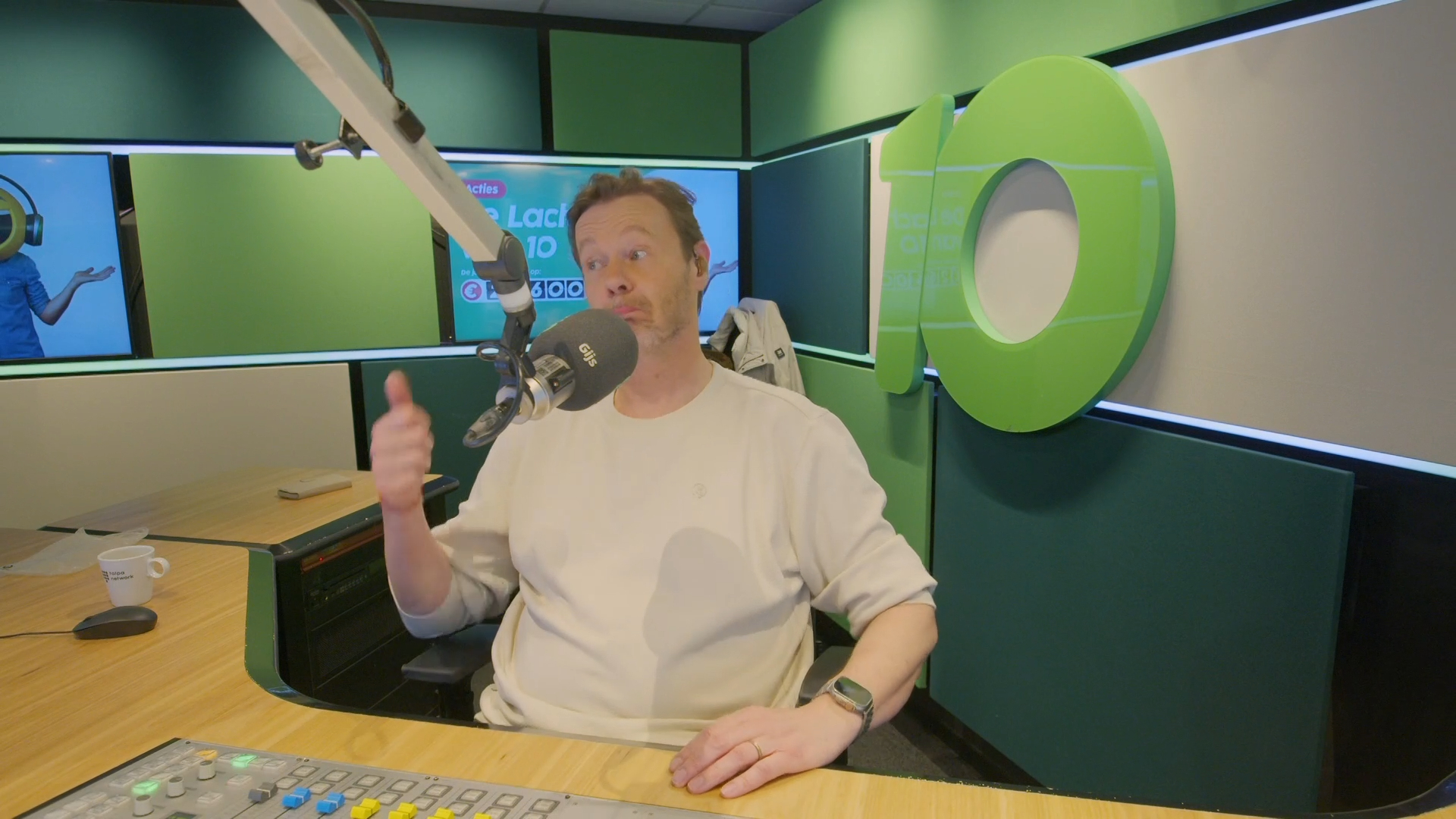 Viktor Brand MOEST kiezen en ging voor... Mr. Frank Visser