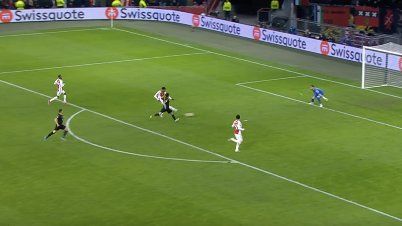 COMPILATIE: Chuba Akpom mist grote kansen op hattrick tegen AEK Athene