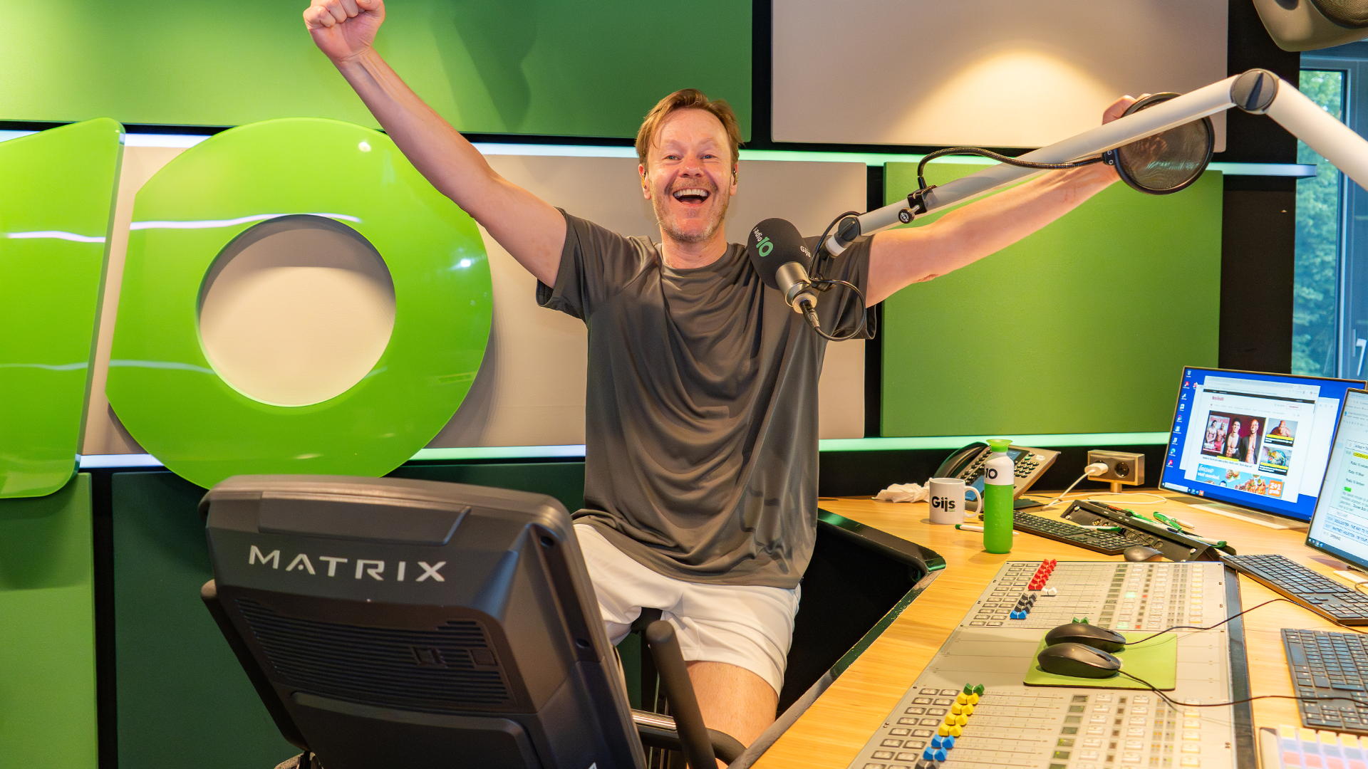He did it! Gijs Staverman live op de pedalen voor Alpe d'HuZes