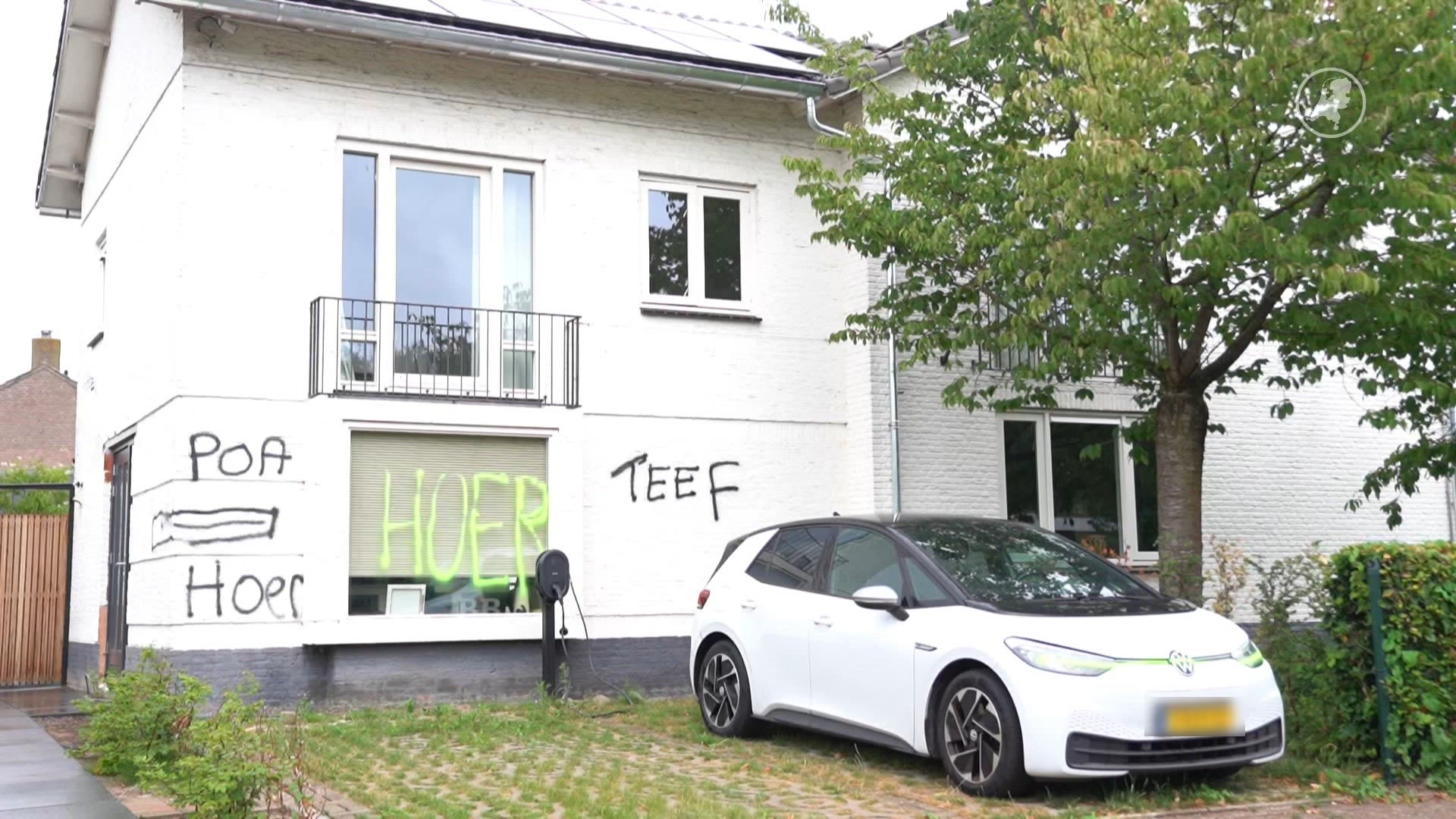 Huizen van azc-voorstanders beklad met leuzen in Engelen