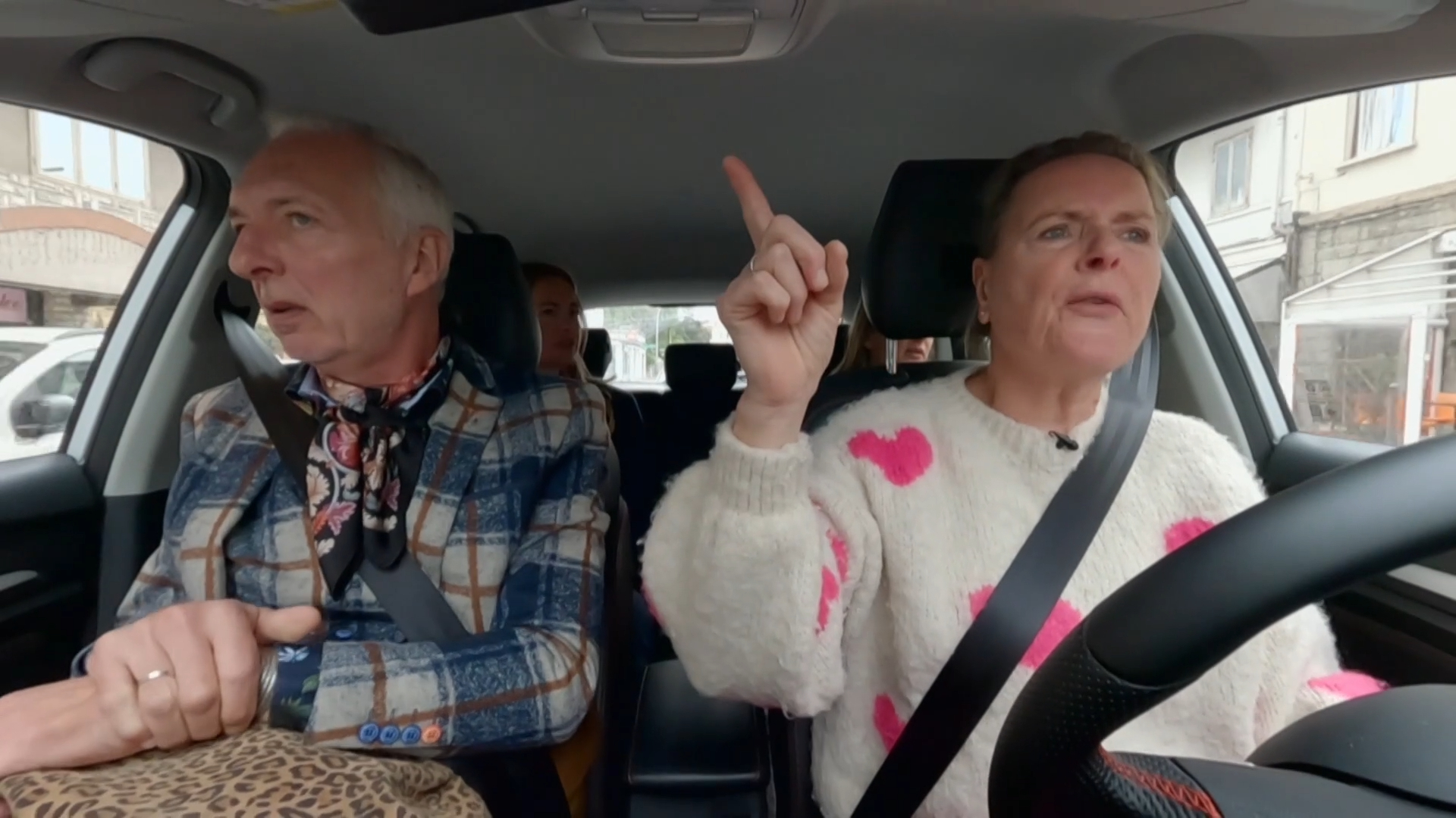 Chateau Meiland La Dolce Vita: Erica is Maxime's commentaar op haar  rijgedrag zat: 'Hou op!' gemist? Bekijk hier het fragment - kijk.nl