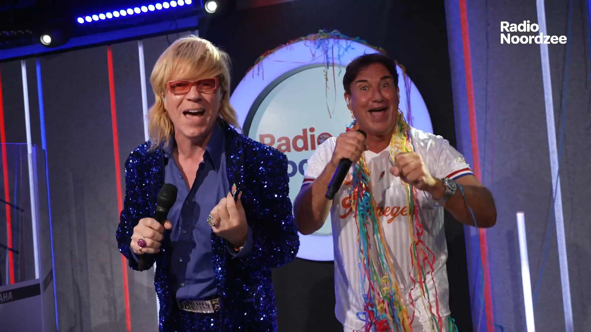 Bennie Solo &amp; Zanger Alex lanceren Vierdaagse-lied 'Een Bossie Gladiolen'