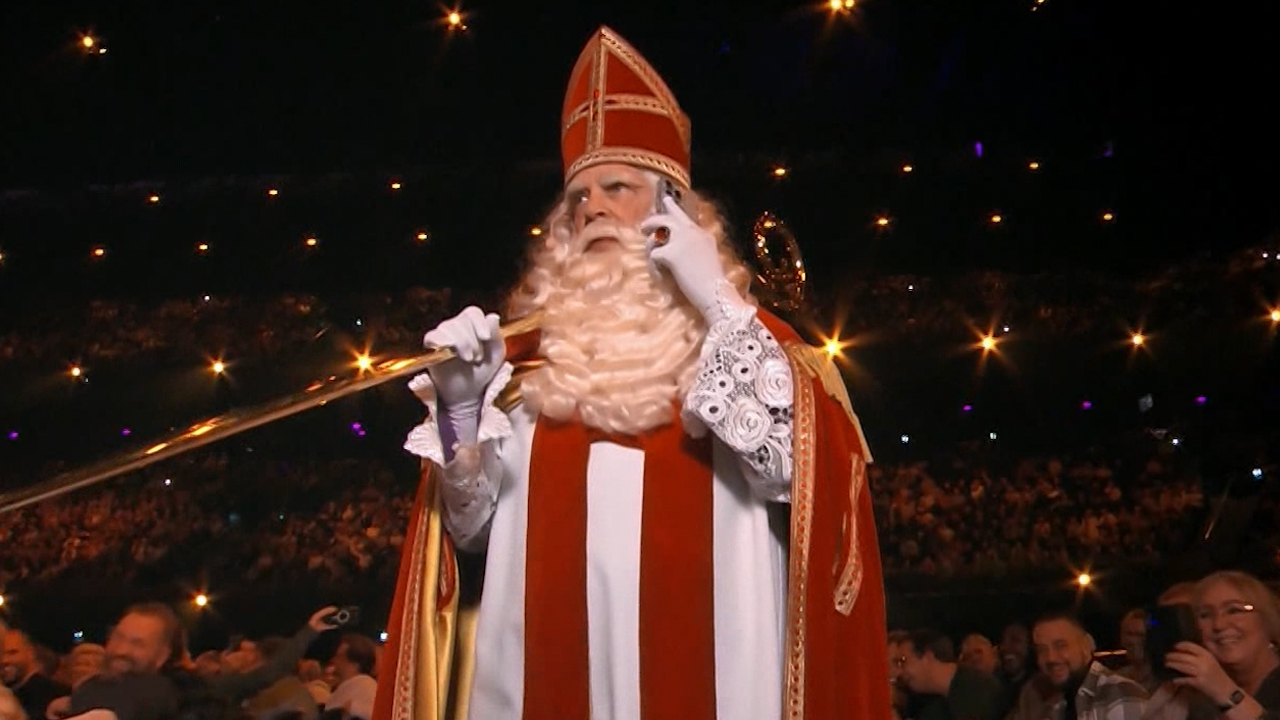 Sinterklaas onderbreekt Vandaag Inside Oudejaarsspecial: 'Dit is één grote amulet van geestelijke armoede'