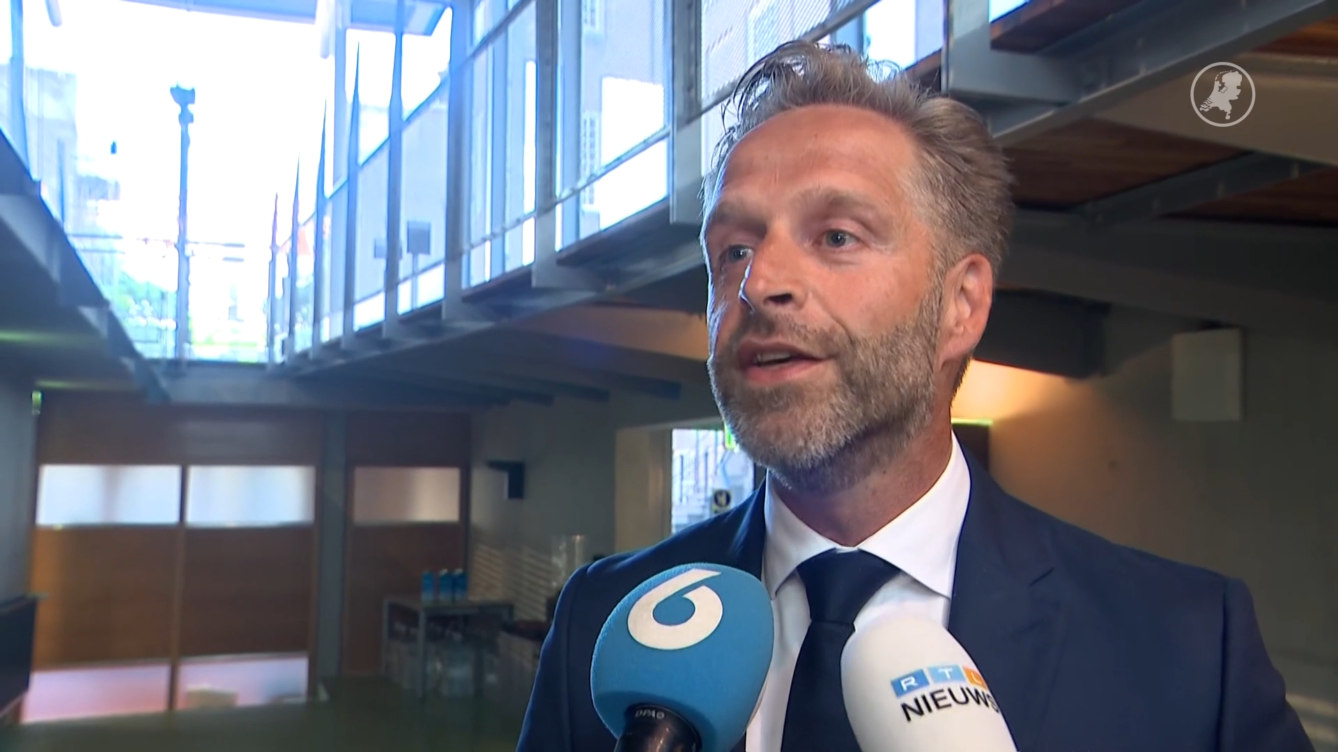 Hugo de Jonge na coronaverhoor: 'Natuurlijk heb ik fouten gemaakt'