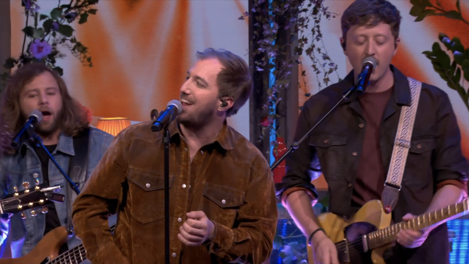 MainCourse zorgt voor een swingende opening van De Oranjezondag met 'You Win Again'