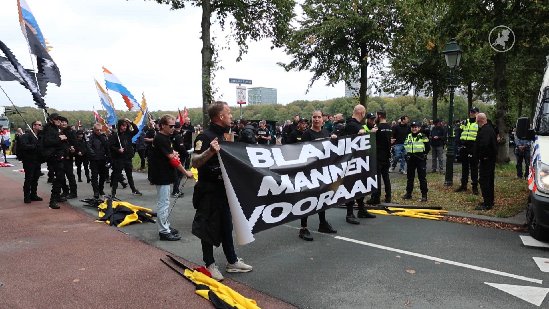 Protestmars door Den Haag: demonstranten gebruiken geweld