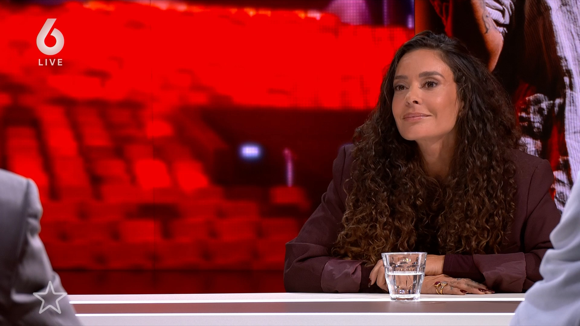 Fajah Lourens gaat het theater in