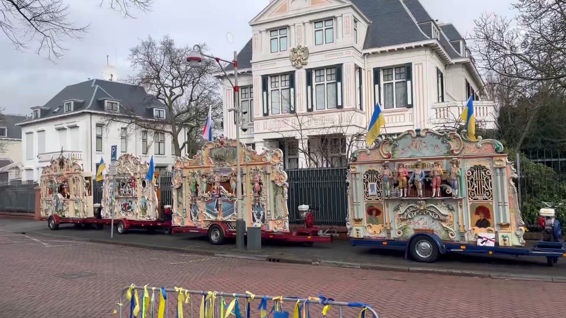 Lawaaiprotest met draaiorgels om 4 jaar oorlog