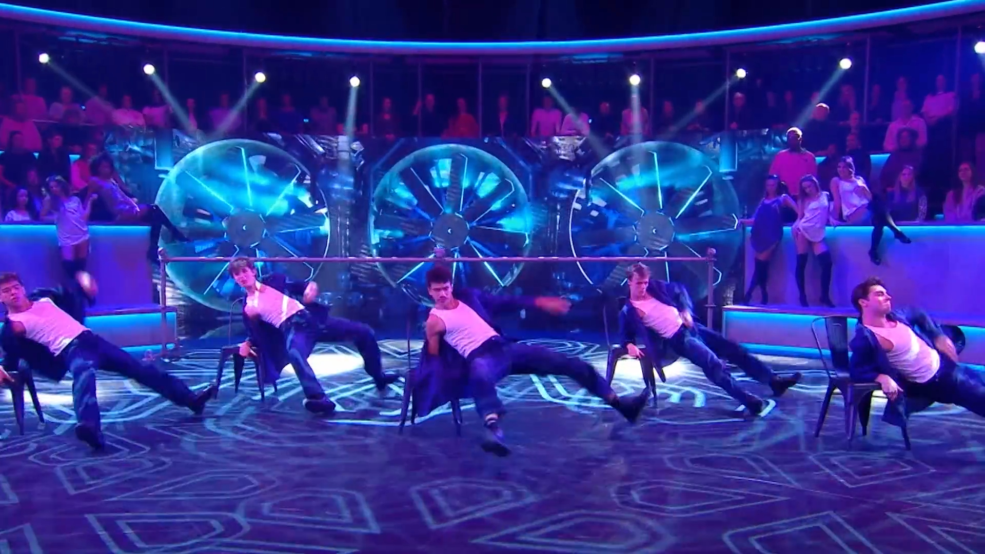 Groepsdans vol energie en attitude | Studioshows Deel 4