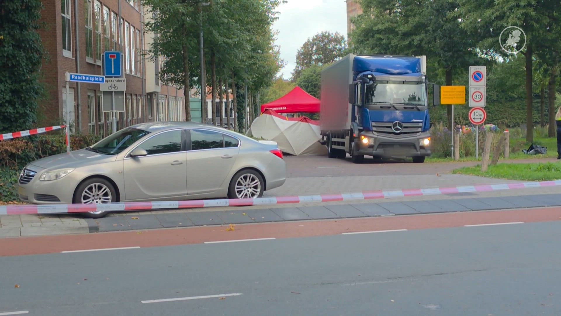 Fietsster (74) komt om door botsing met vrachtwagen in Ede