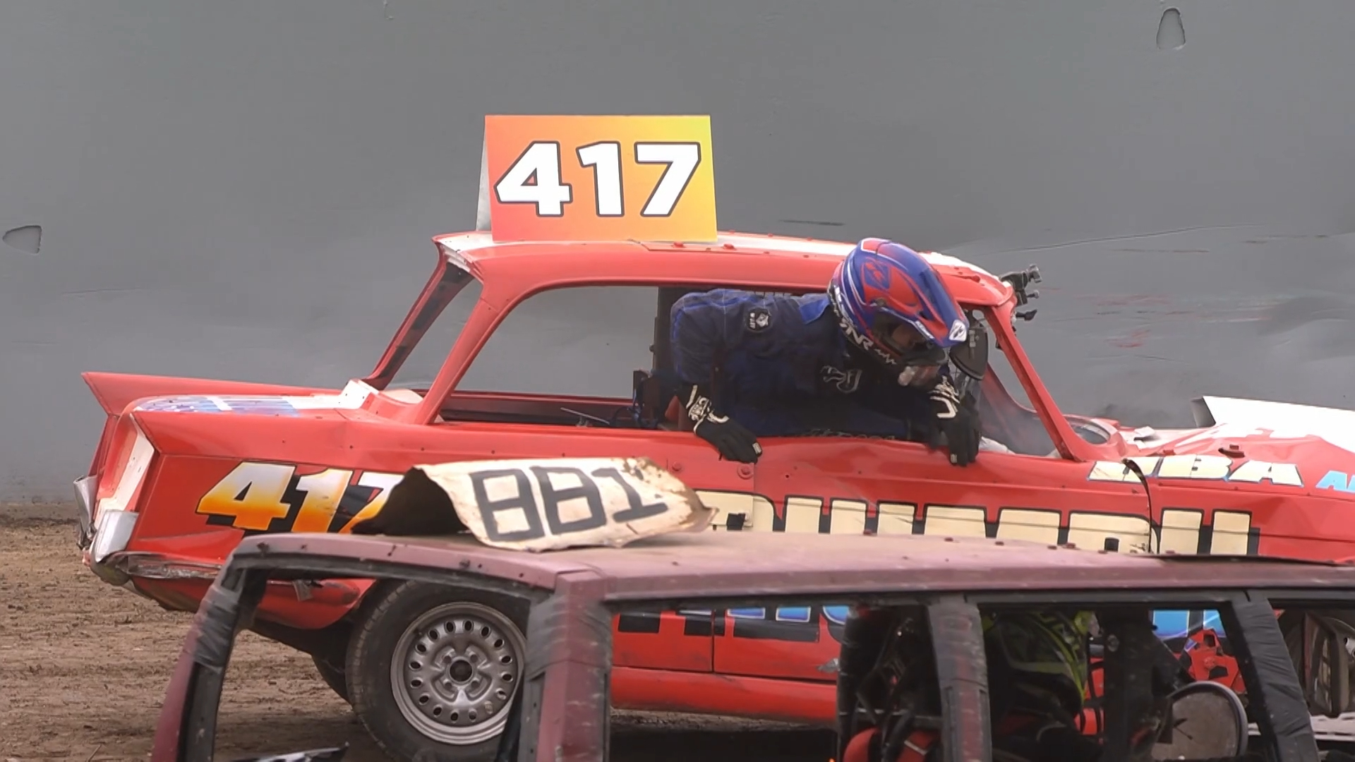 Auto van André vliegt in de fik