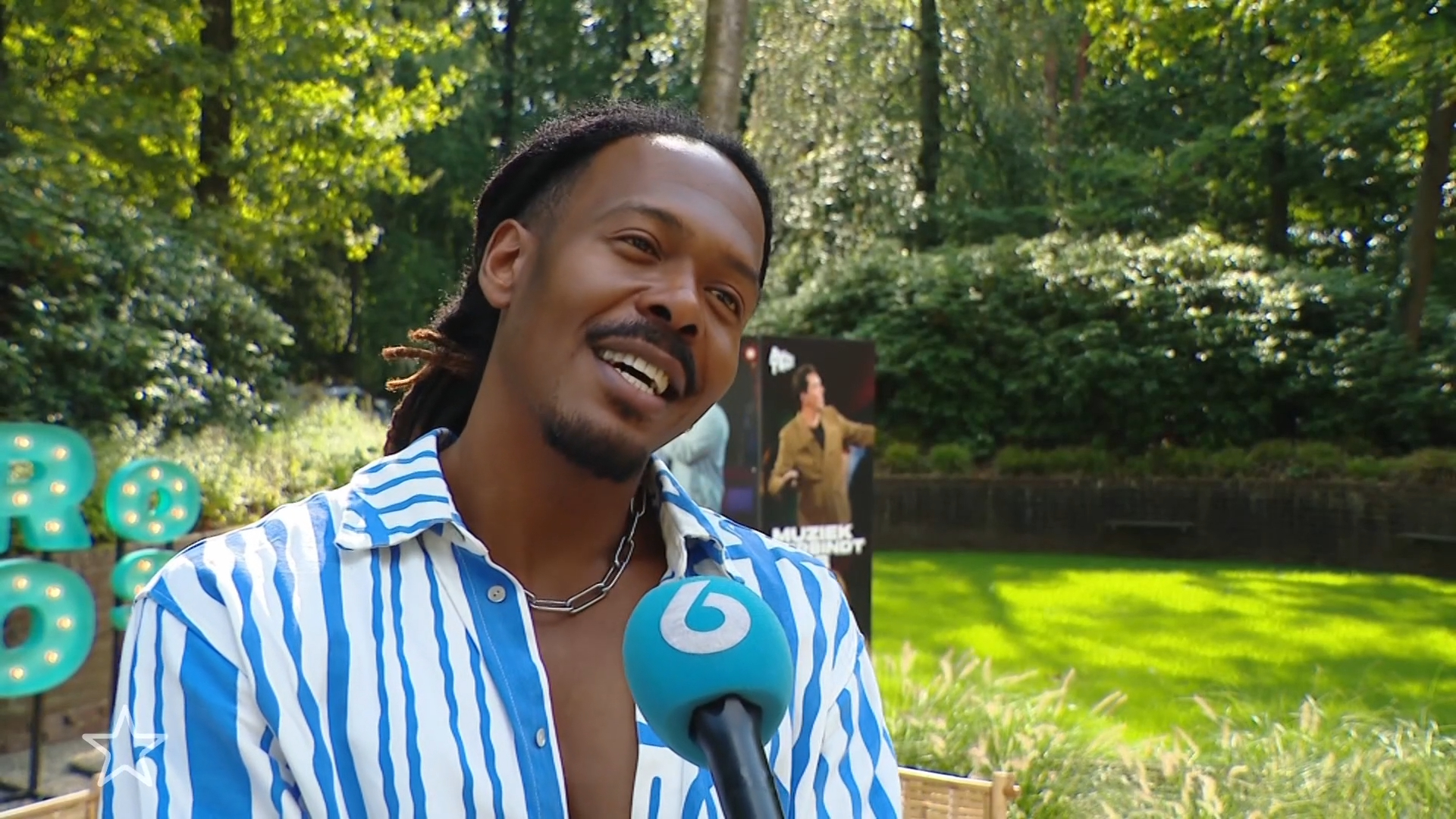 Jeangu Macrooy over Songfestivalkeuze AVROTROS: 'Omroepen moeten solidair zijn'