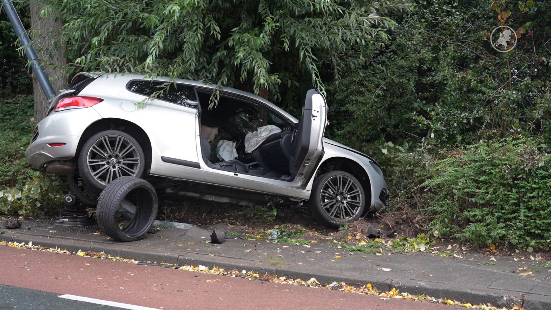Aanrijding tussen twee auto's in Oosterhout, bestuurder aangehouden
