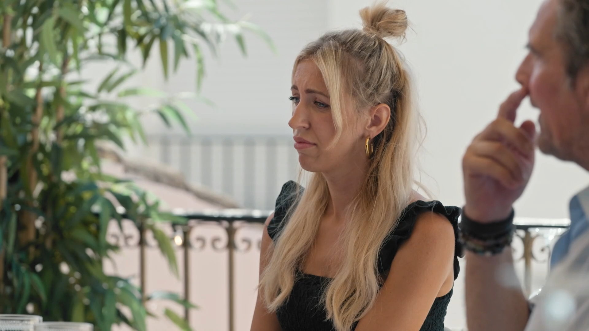 Denise gaat in gesprek met de familie: "Je hebt het verknald!"