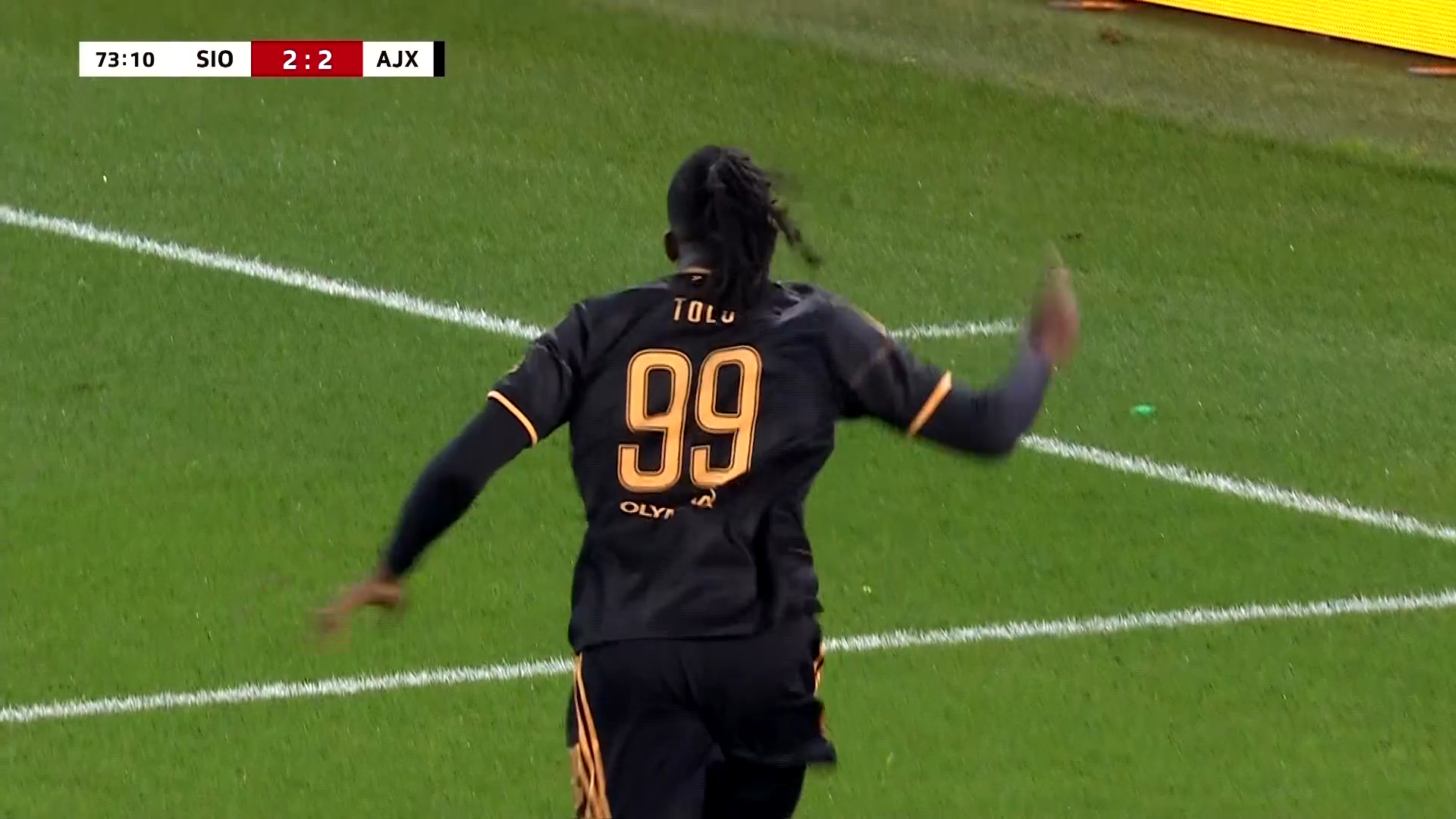 Eerste Ajax-goal voor Tolu Arokodare