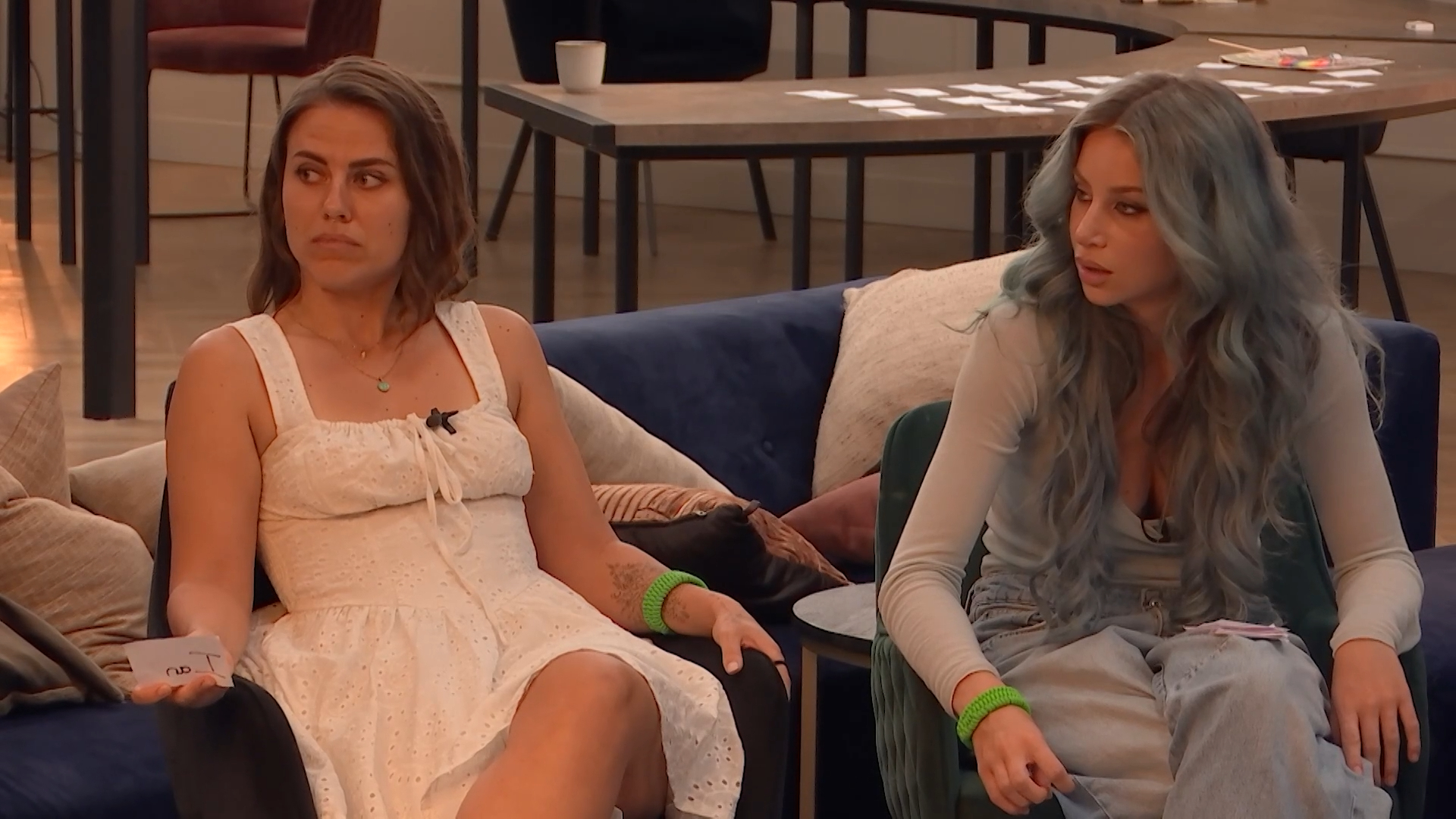Simone vindt dat Ian slijmt bij Julia