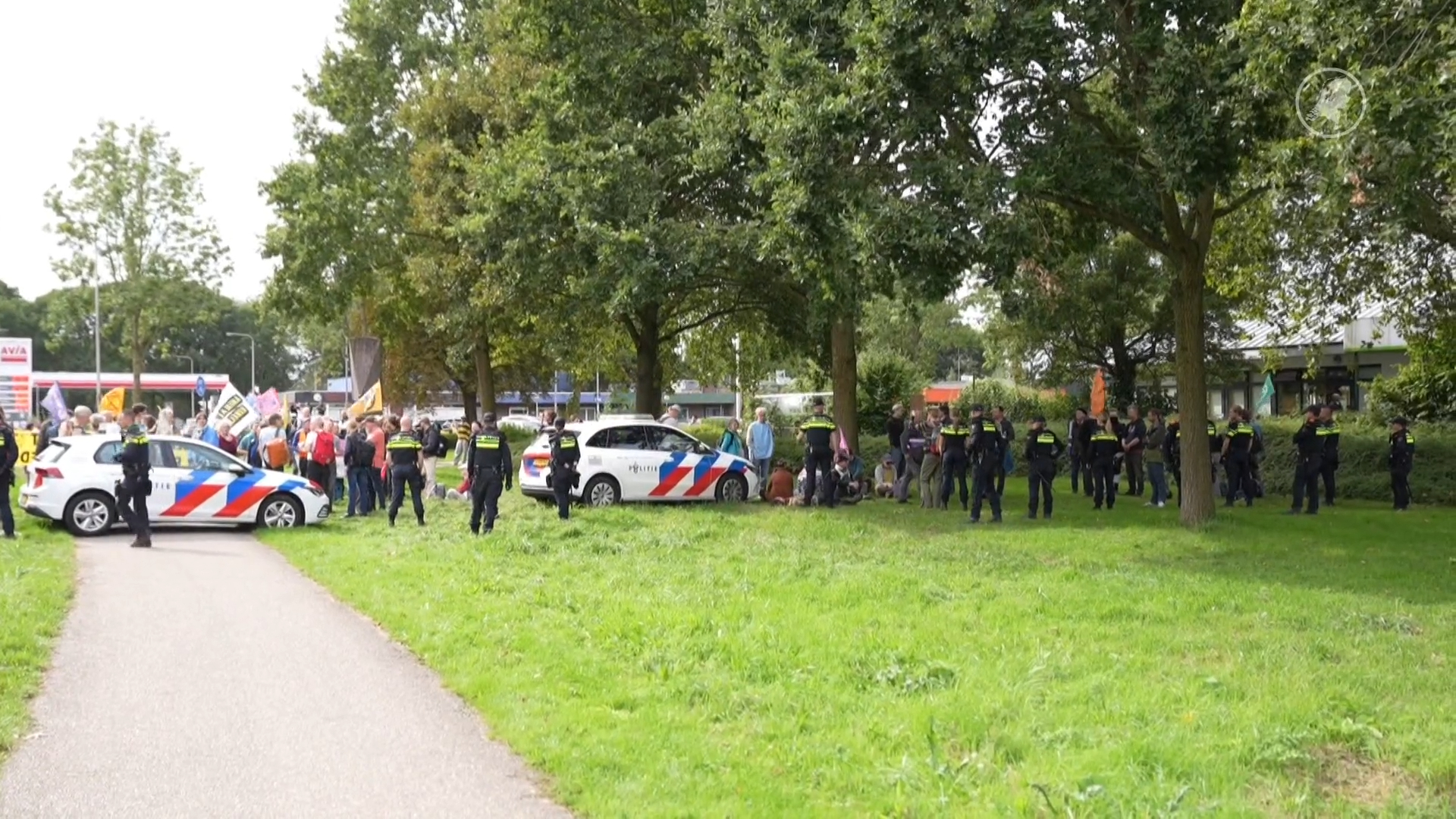 Klimaatactivisten XR blokkeren A12 bij Zevenaar richting grens