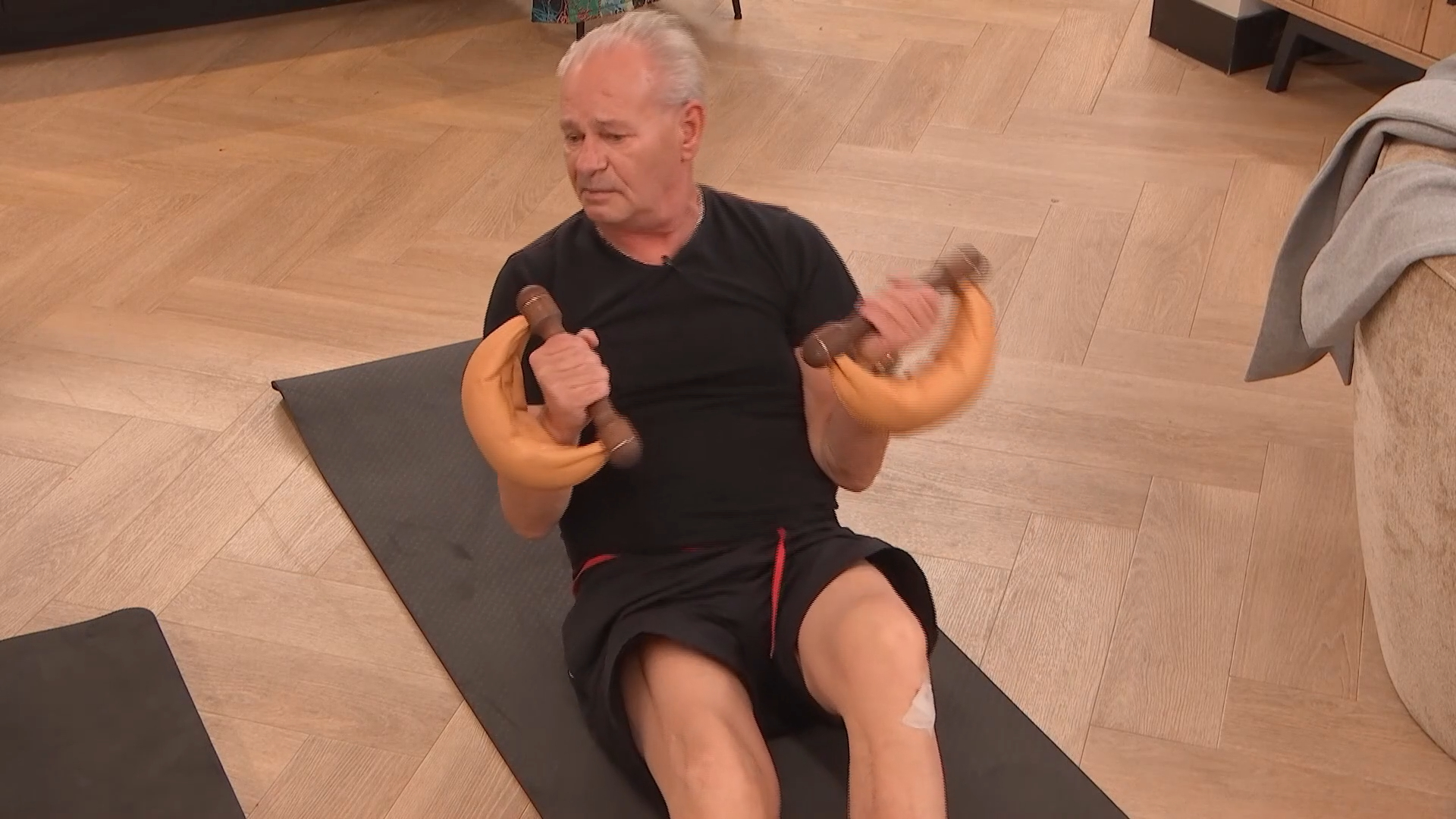 Arie geeft de dames even een kort sportlesje!