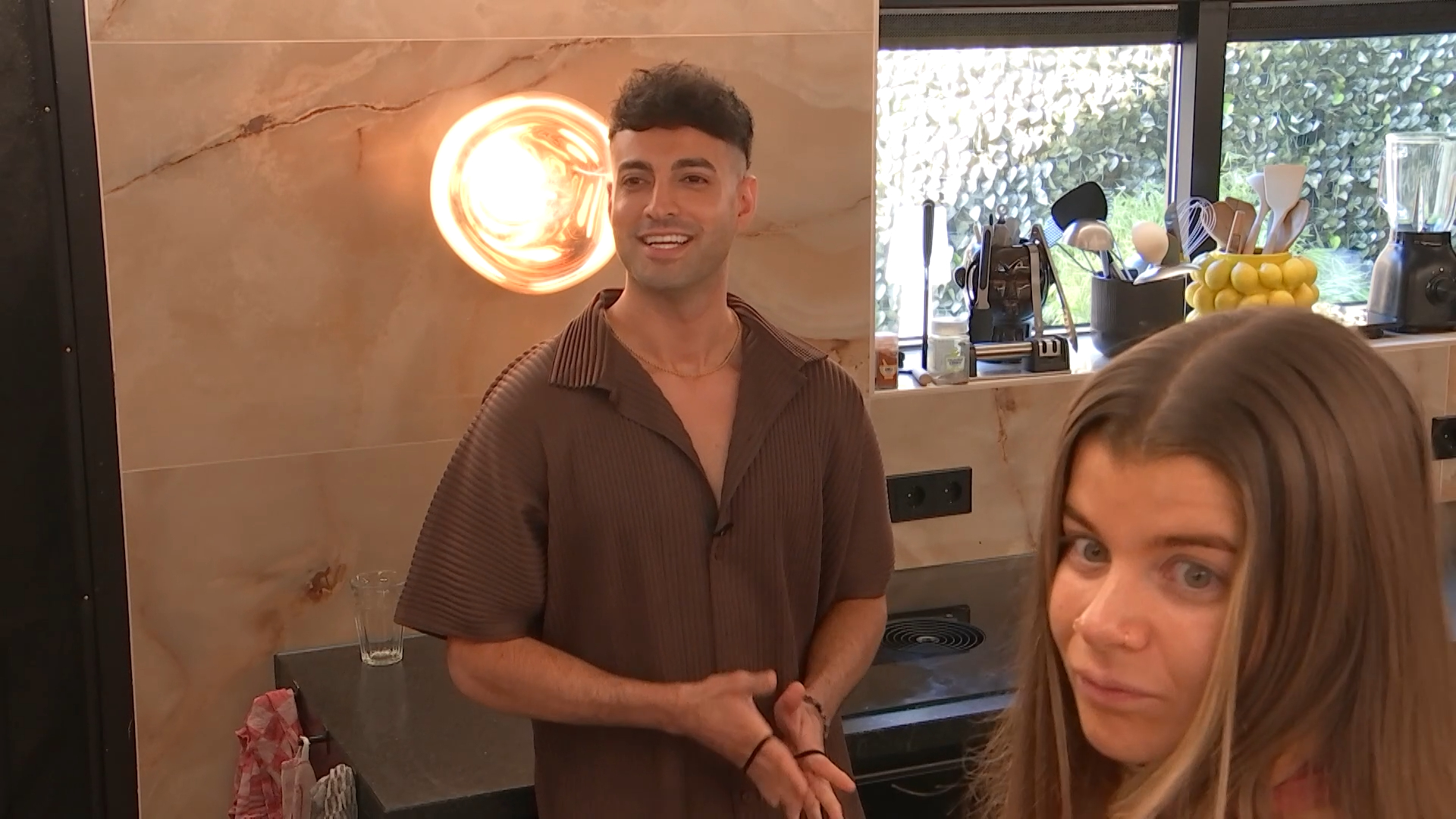 De Bondgenoten: Salar ontmoet Mercedes' vader