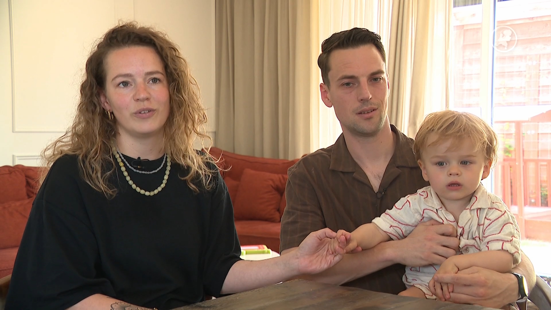 Inge en Jelle verlaten Nederland om medicijn voor hun kind