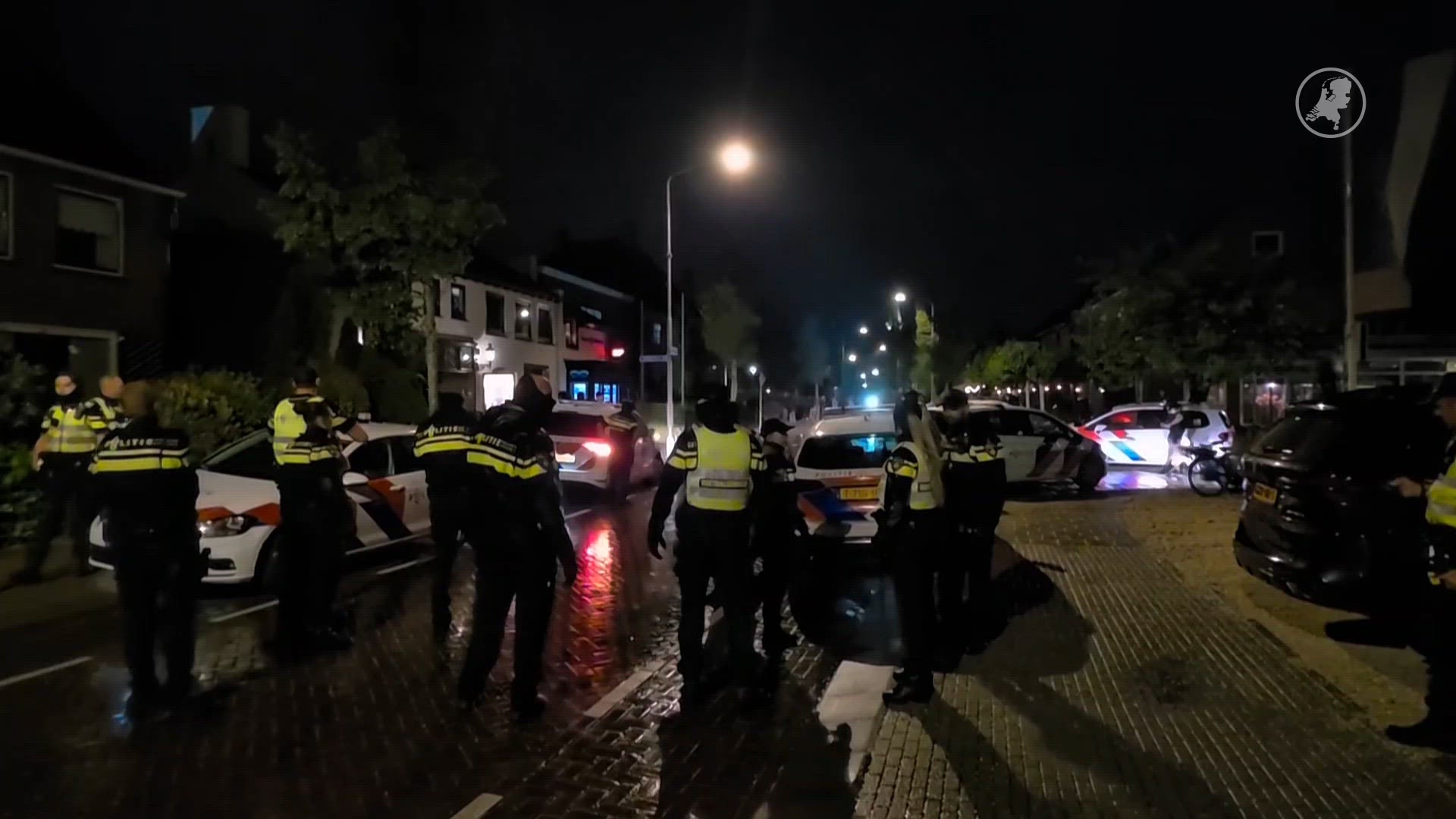 Meer dan tien aanhoudingen bij grimmig protest tegen mogelijk azc
