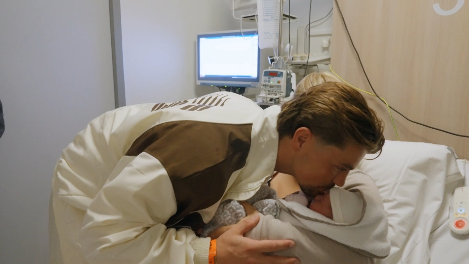 Pam en Mitch ontmoeten Julie