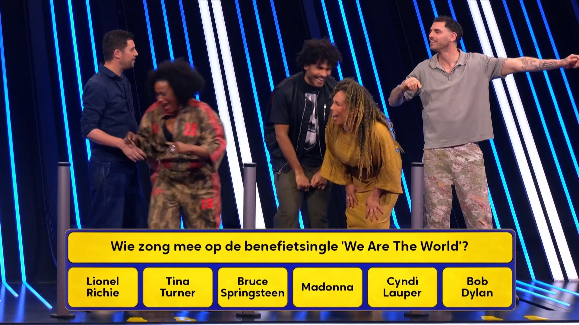 USA For Africa's hit 'We Are The World' verward met 'Heal The World'