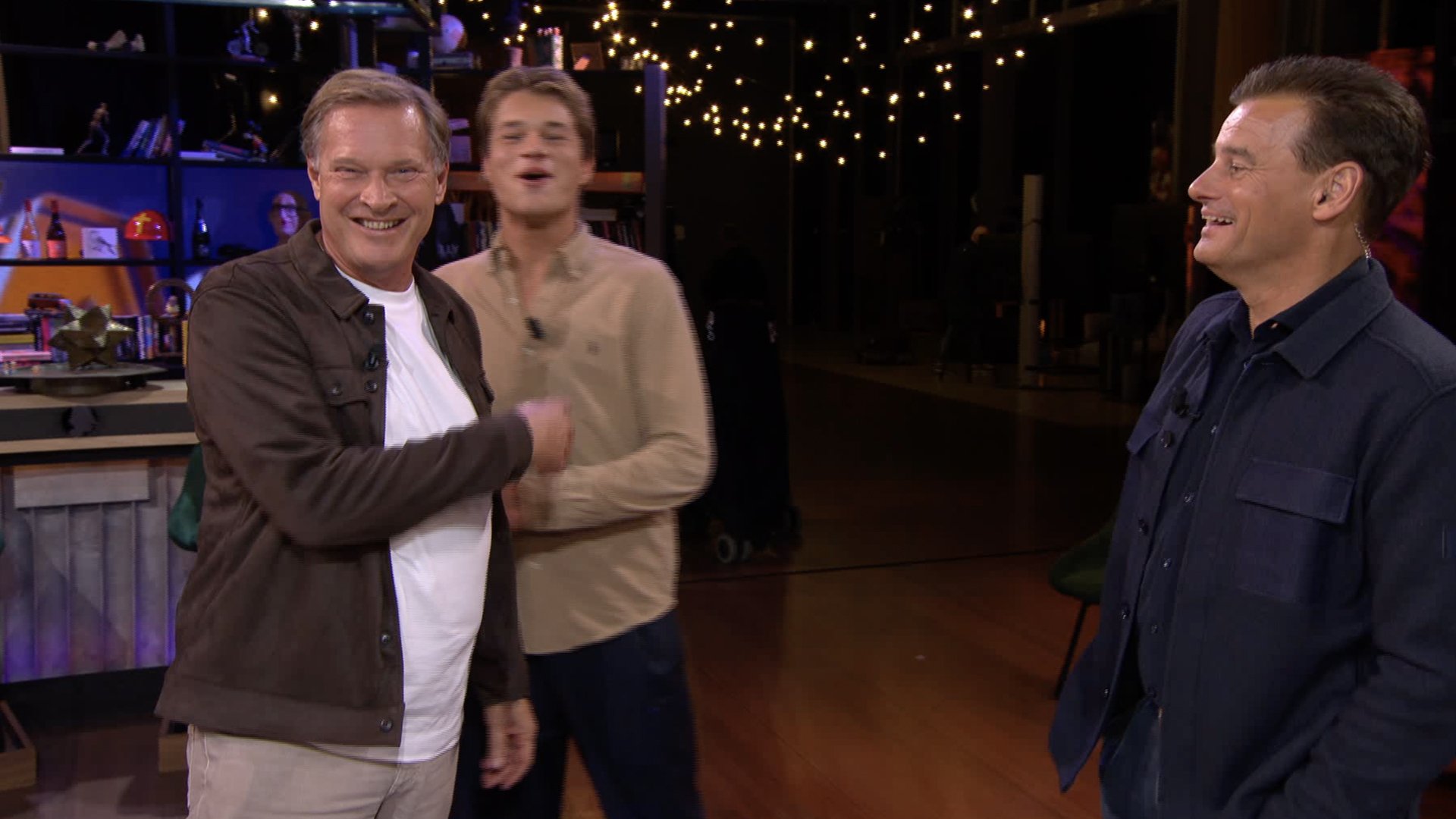 Samuel Welten heeft niet door dat camera al draait in In de Wandelgangen: 'Ooooh god!'