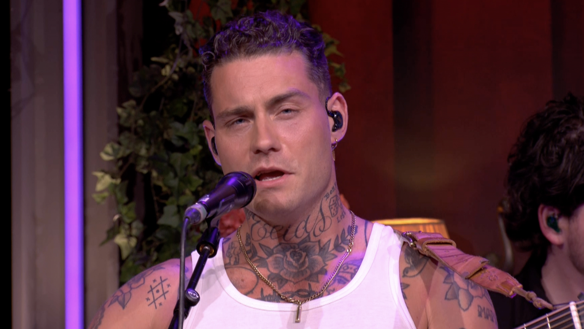 Douwe Bob geeft een toegift in De Oranjezondag-studio met 'Note To Self'