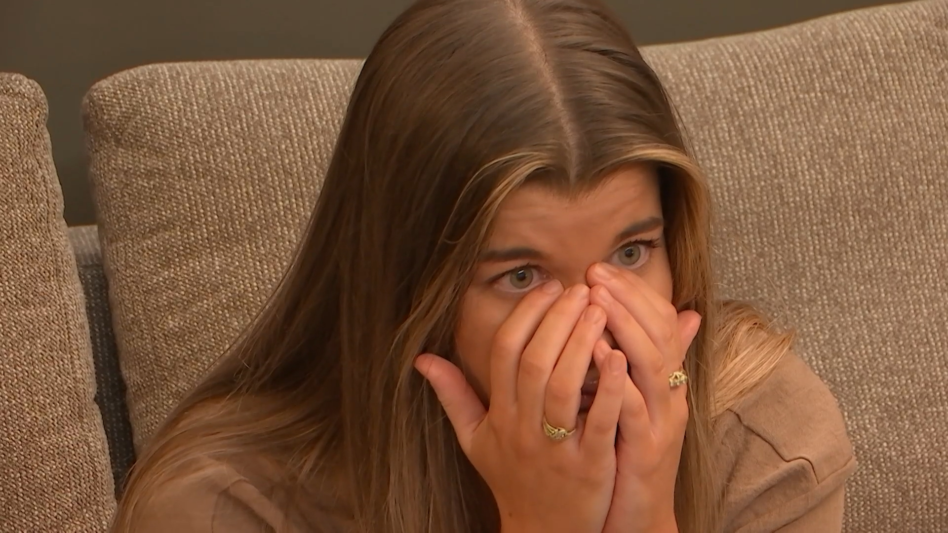 De Bondgenoten: Vriend Chess over haar gedrag: "Dit is echt niet normaal!"