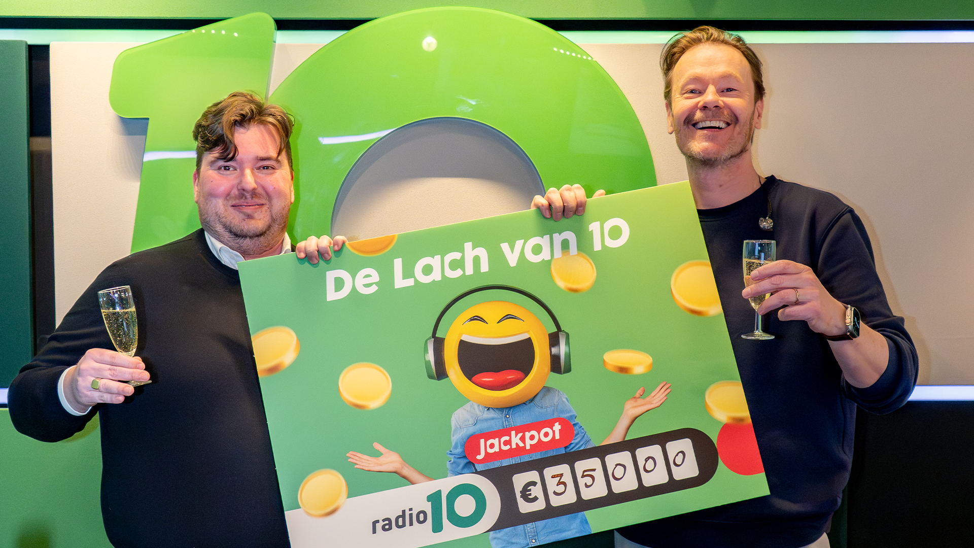 De Lach van 10-winnaar Jeroen komt z'n geld ophalen!