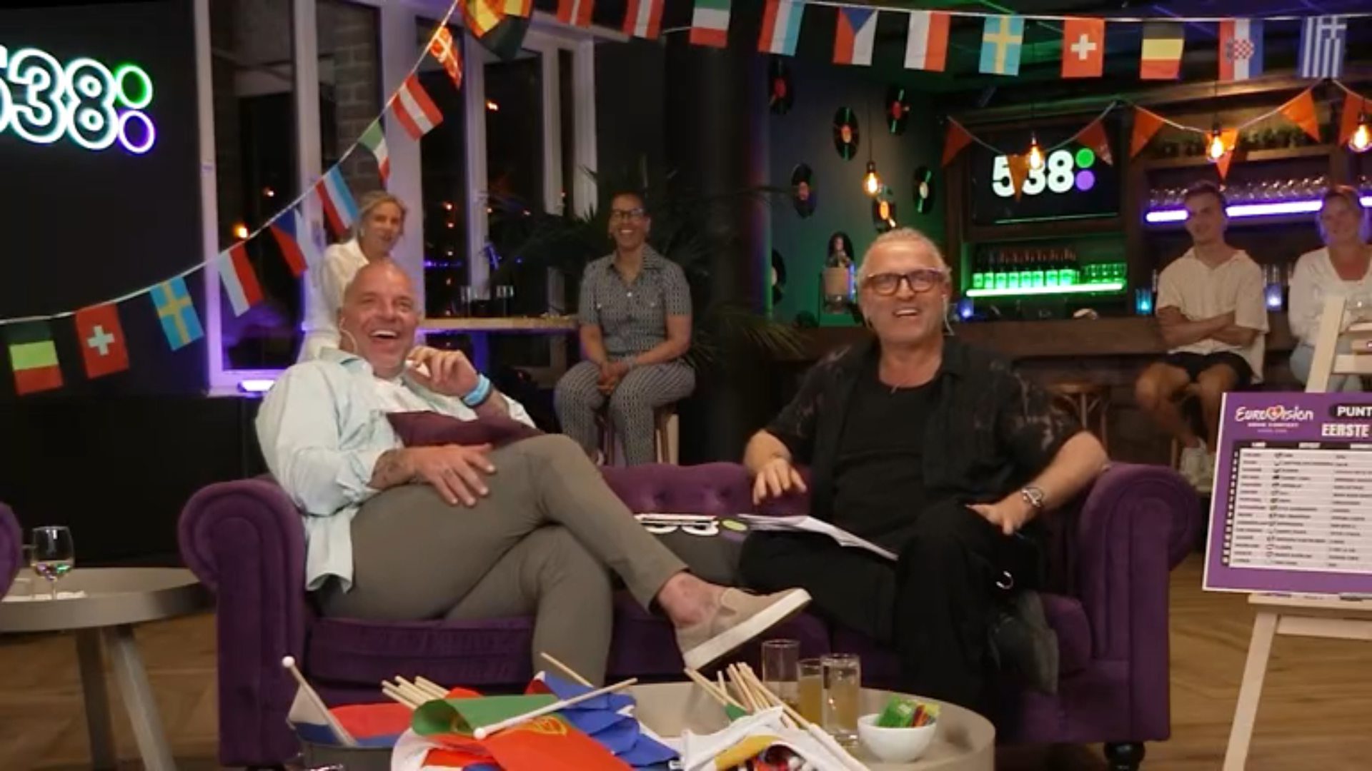 Andy geniet van Spaanse Songfestival-zangeres: 'Ik houd van strenge vrouwen'