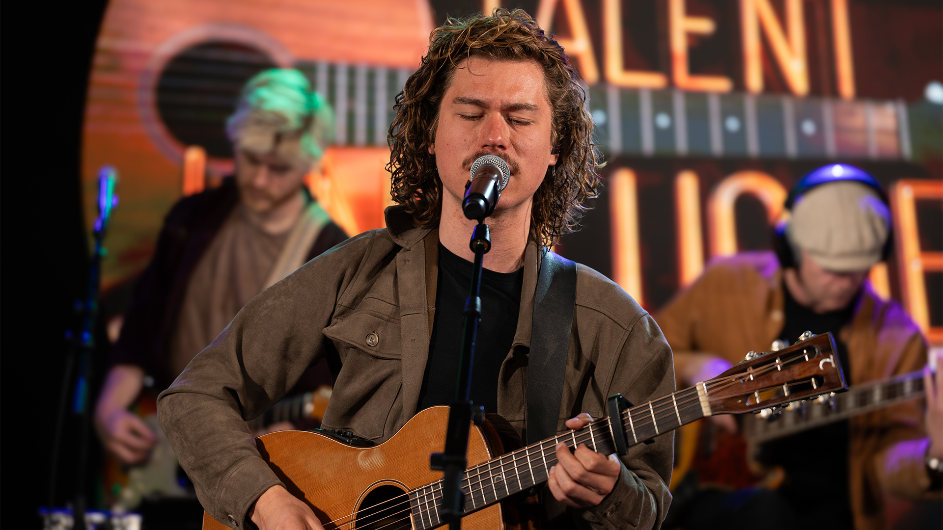 Cornelius Leonardus speelt When We Were Young van Adele bij Evers &amp; co.