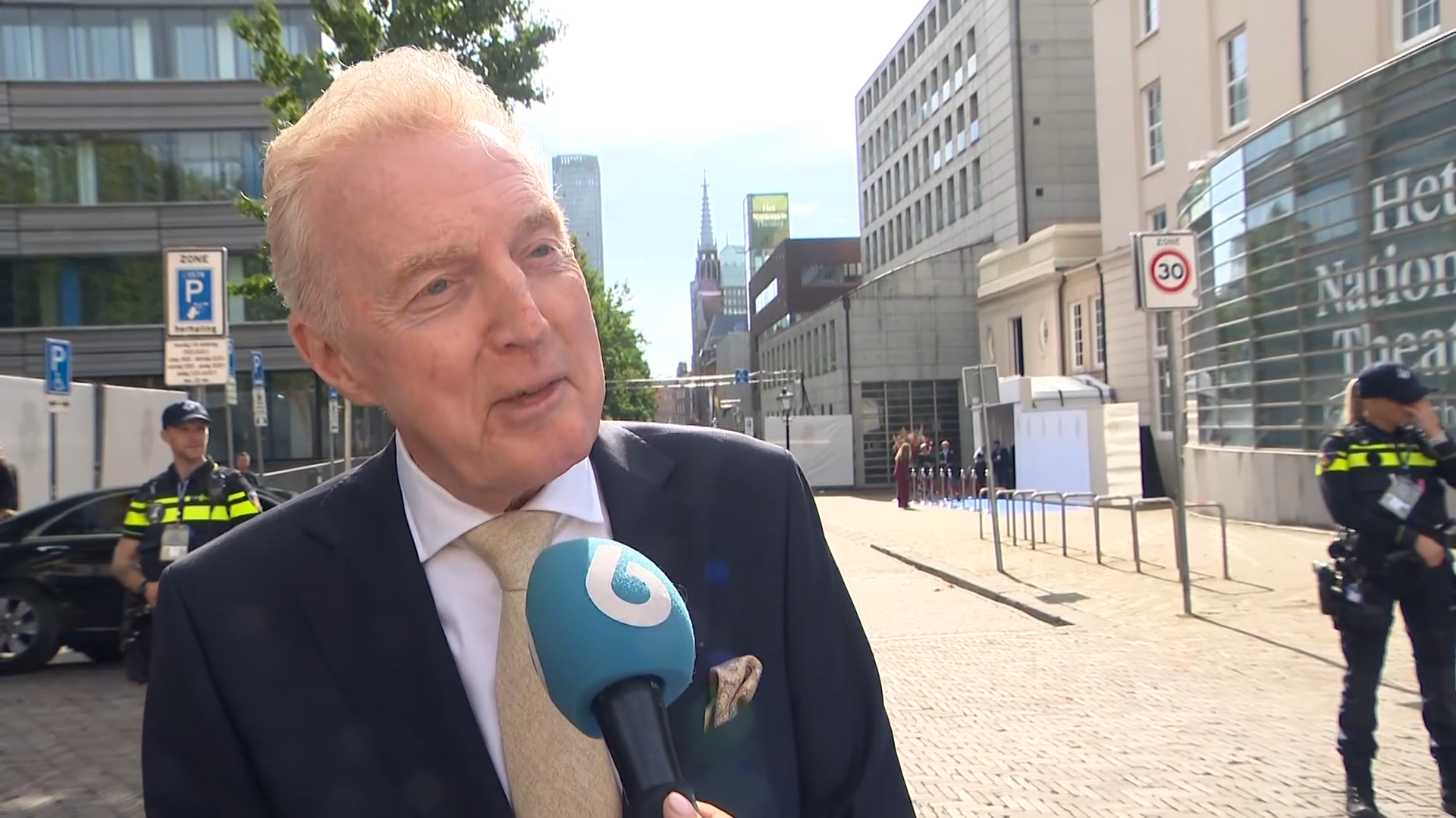 BN’ers en politici schitteren met hun opvallende outfits tijdens Prinsjesdag