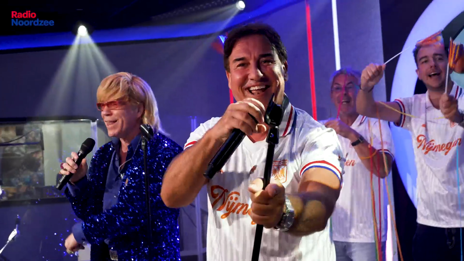 Daar is-ie dan! Bekijk nu de videoclip van 'Een Bossie Gladiolen'