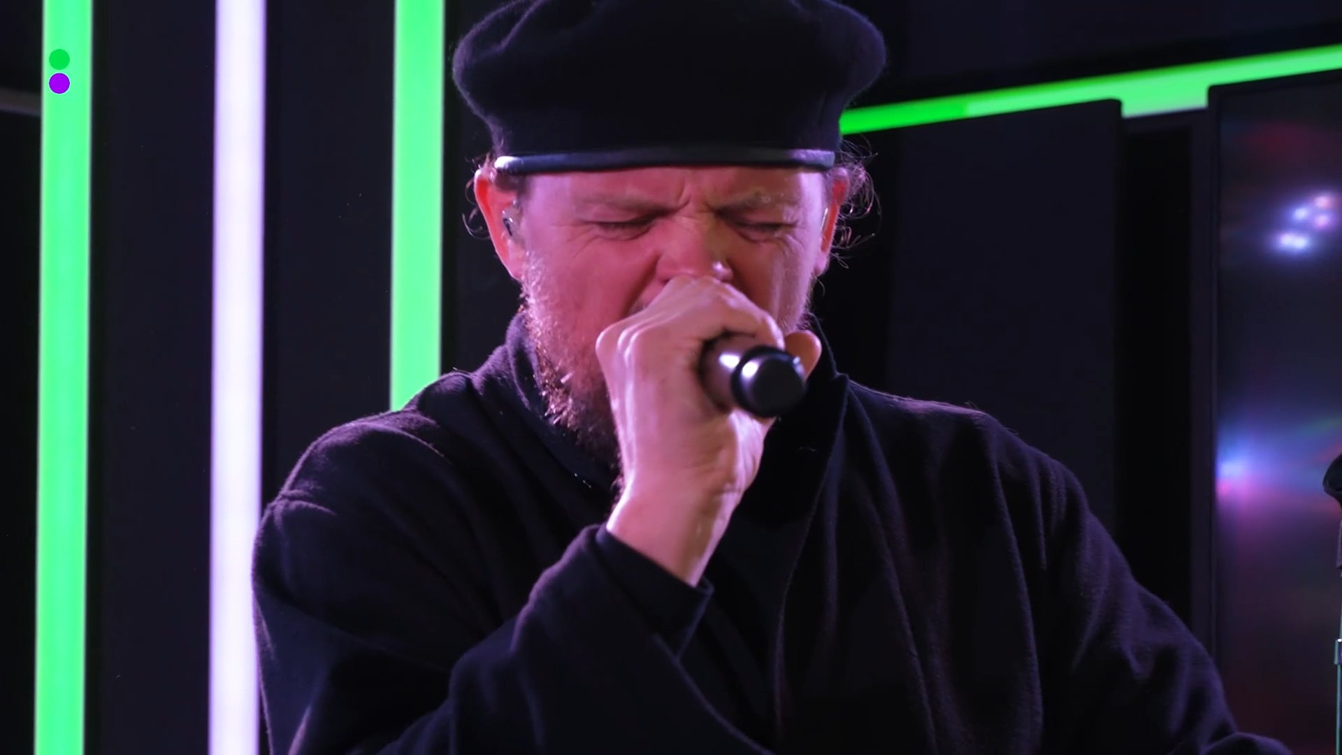 DI-RECT doet Won't Fall live